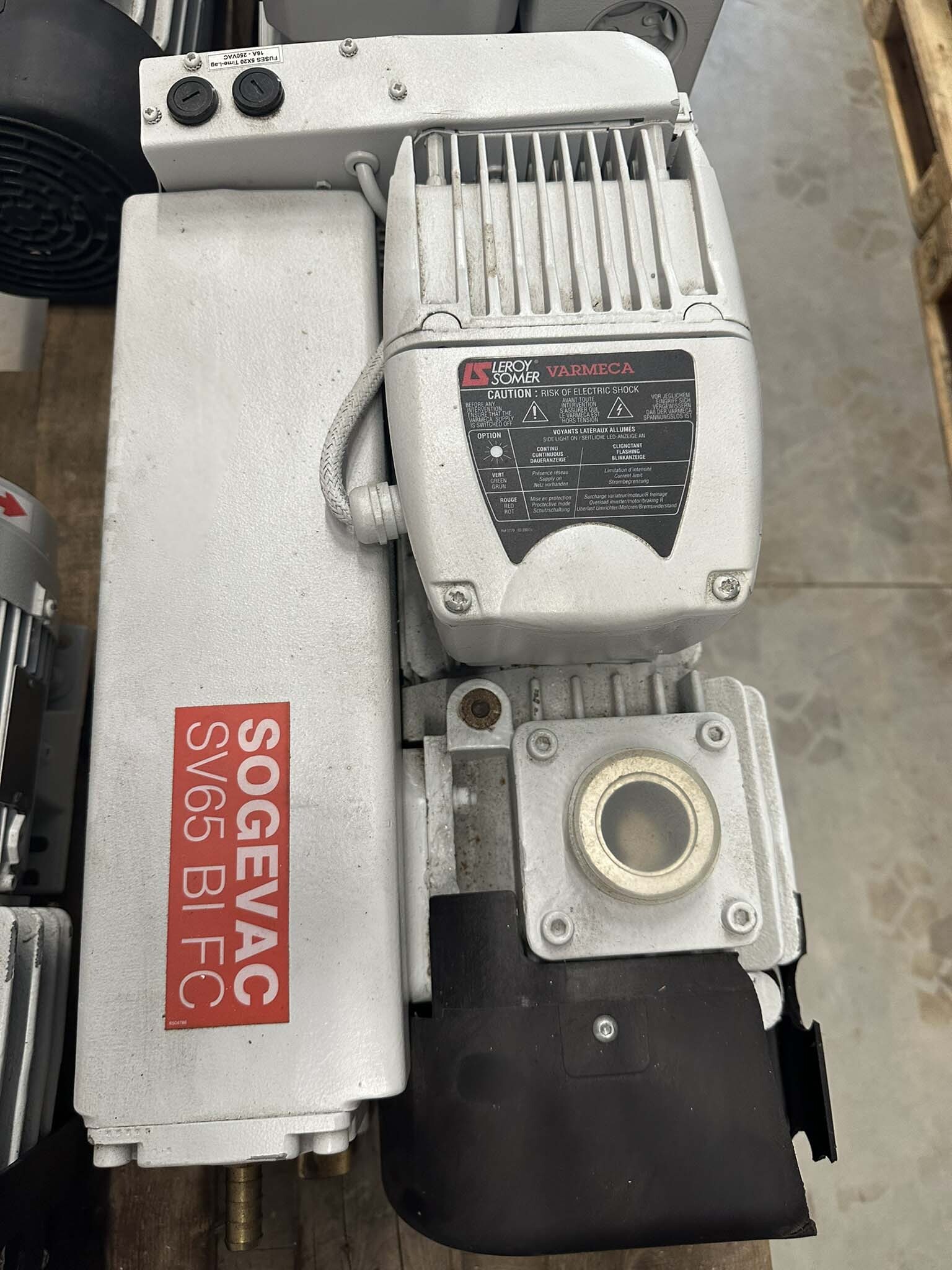 フォト（写真） 使用される OERLIKON LEYBOLD Sogevac SV40-SV65 BIFC 販売のために