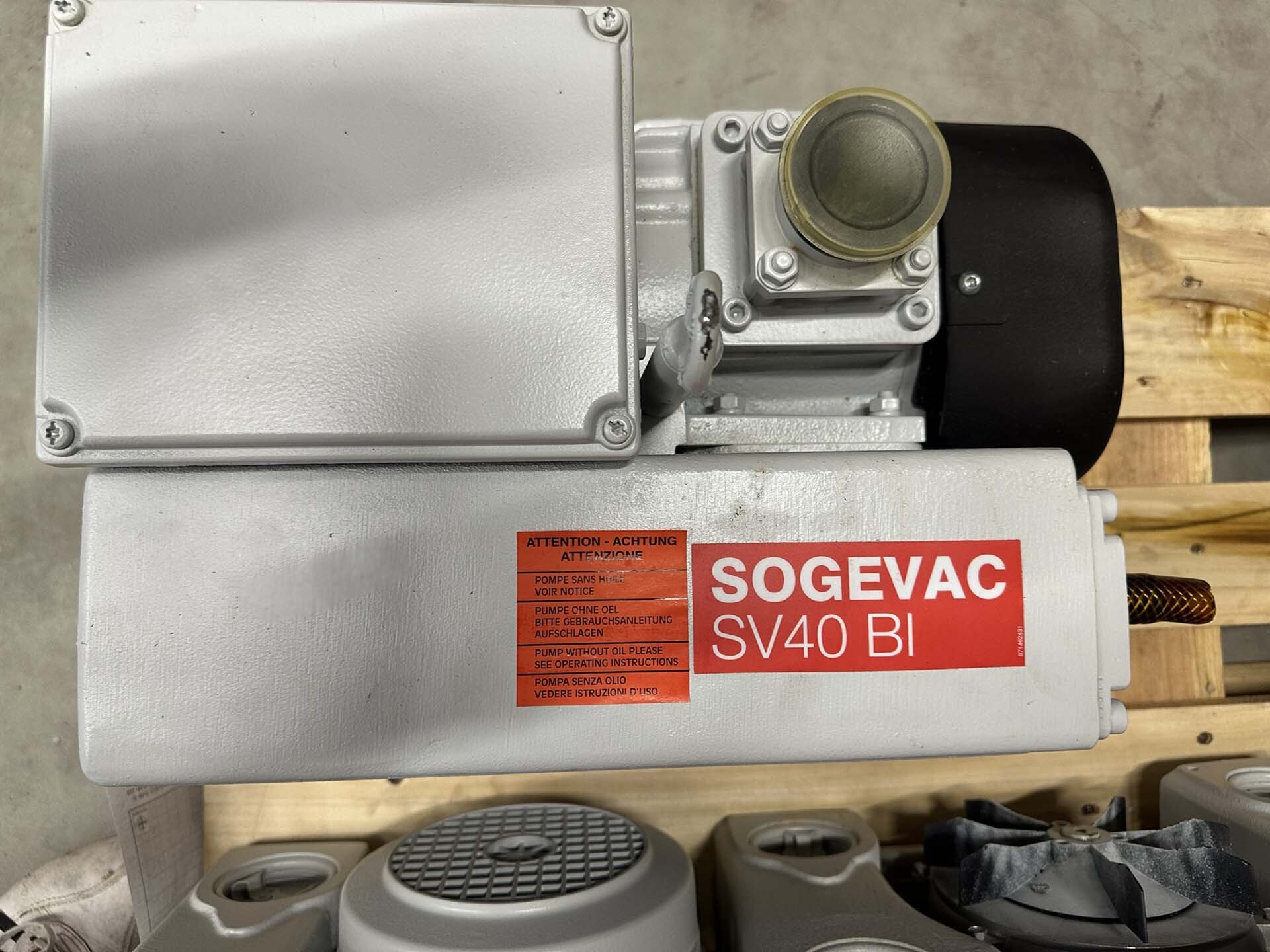 フォト（写真） 使用される OERLIKON LEYBOLD Sogevac SV40-SV65 BIFC 販売のために