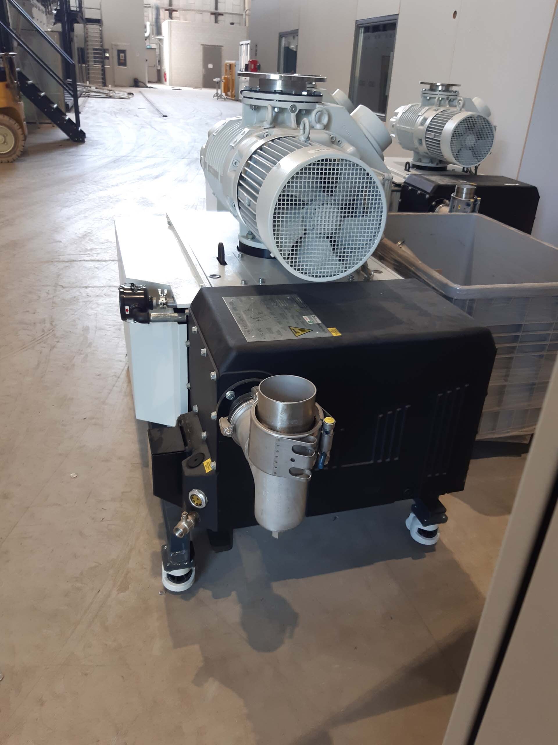 图为 已使用的 OERLIKON LEYBOLD Sogevac SV630B 待售