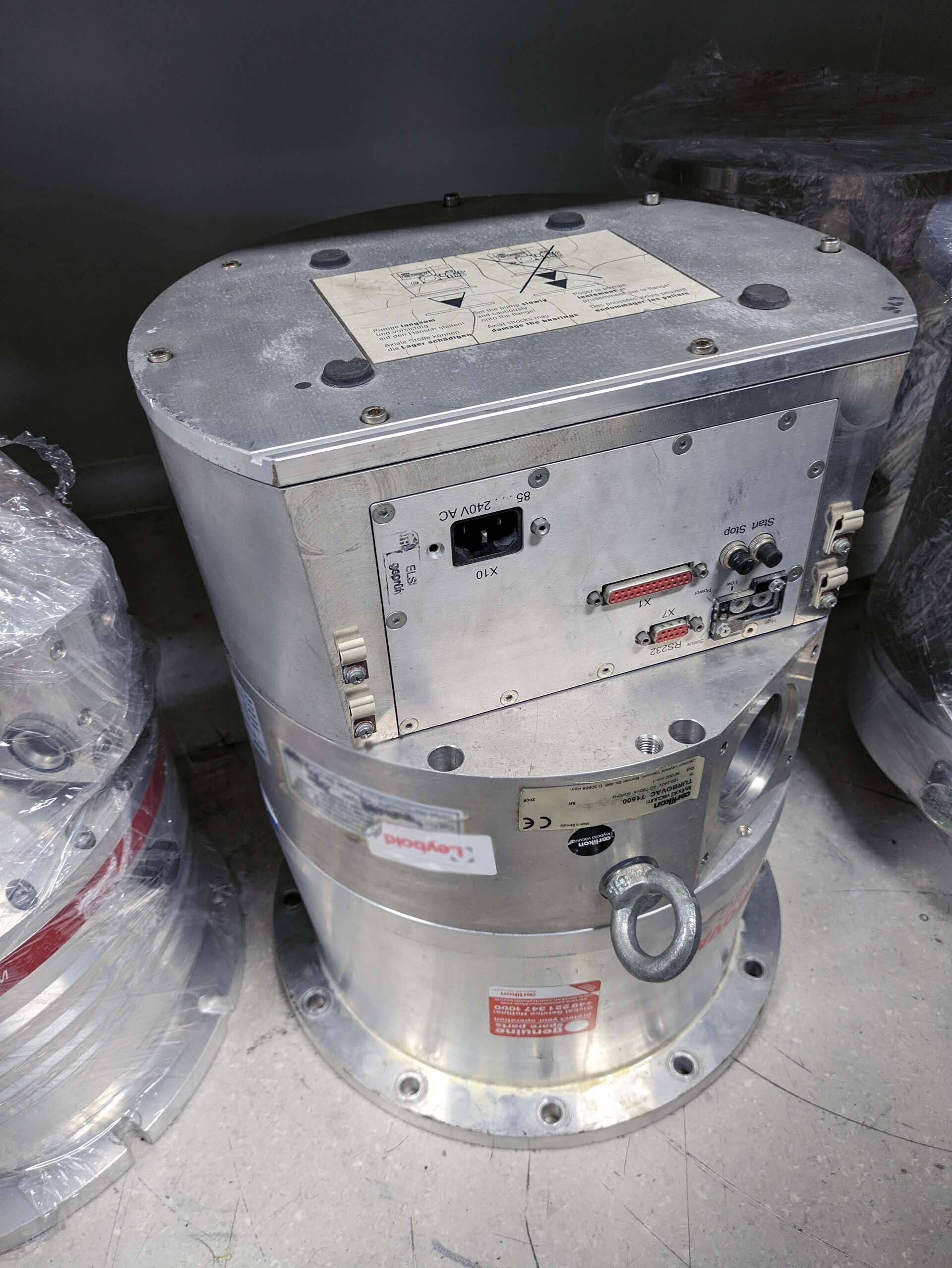 Photo Used OERLIKON LEYBOLD TurboVac T1600 For Sale