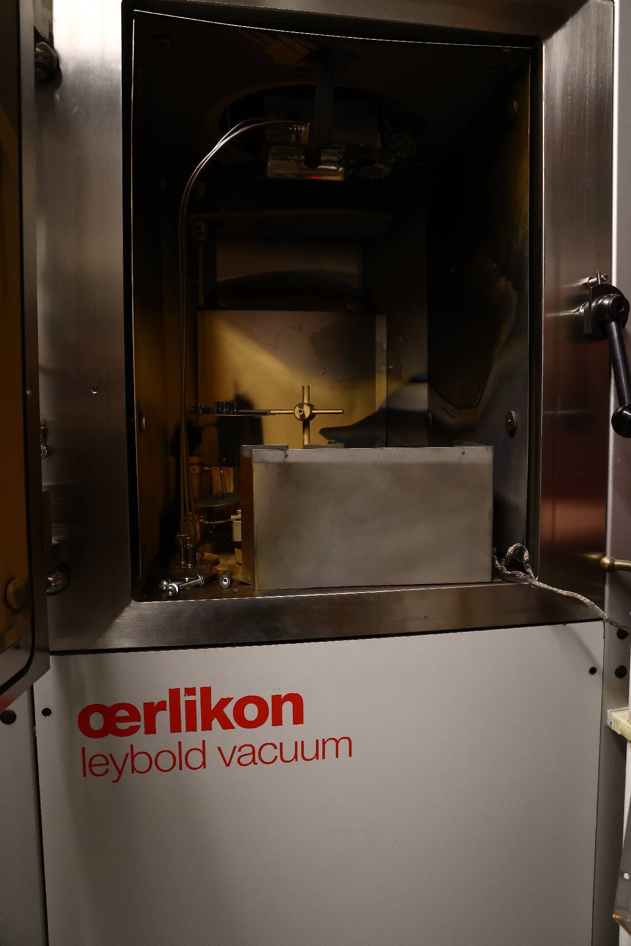 图为 已使用的 OERLIKON LEYBOLD Univex 350 待售