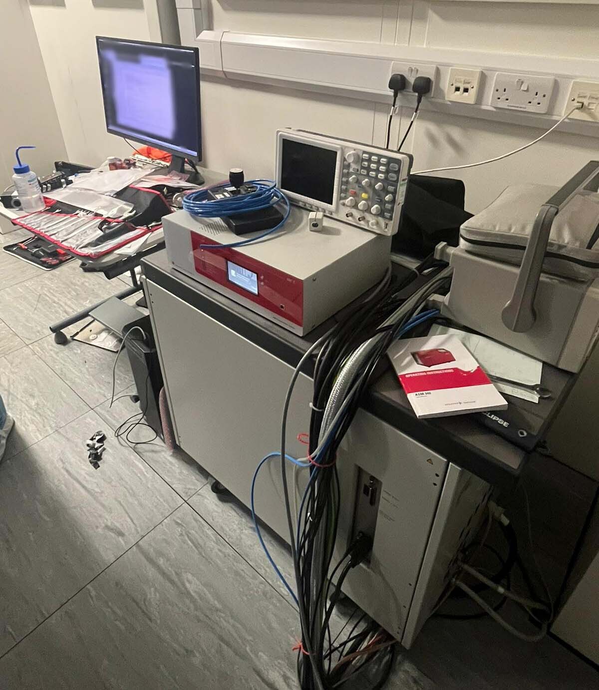 Foto Verwendet OMICRON NanoSAM Lab Zum Verkauf