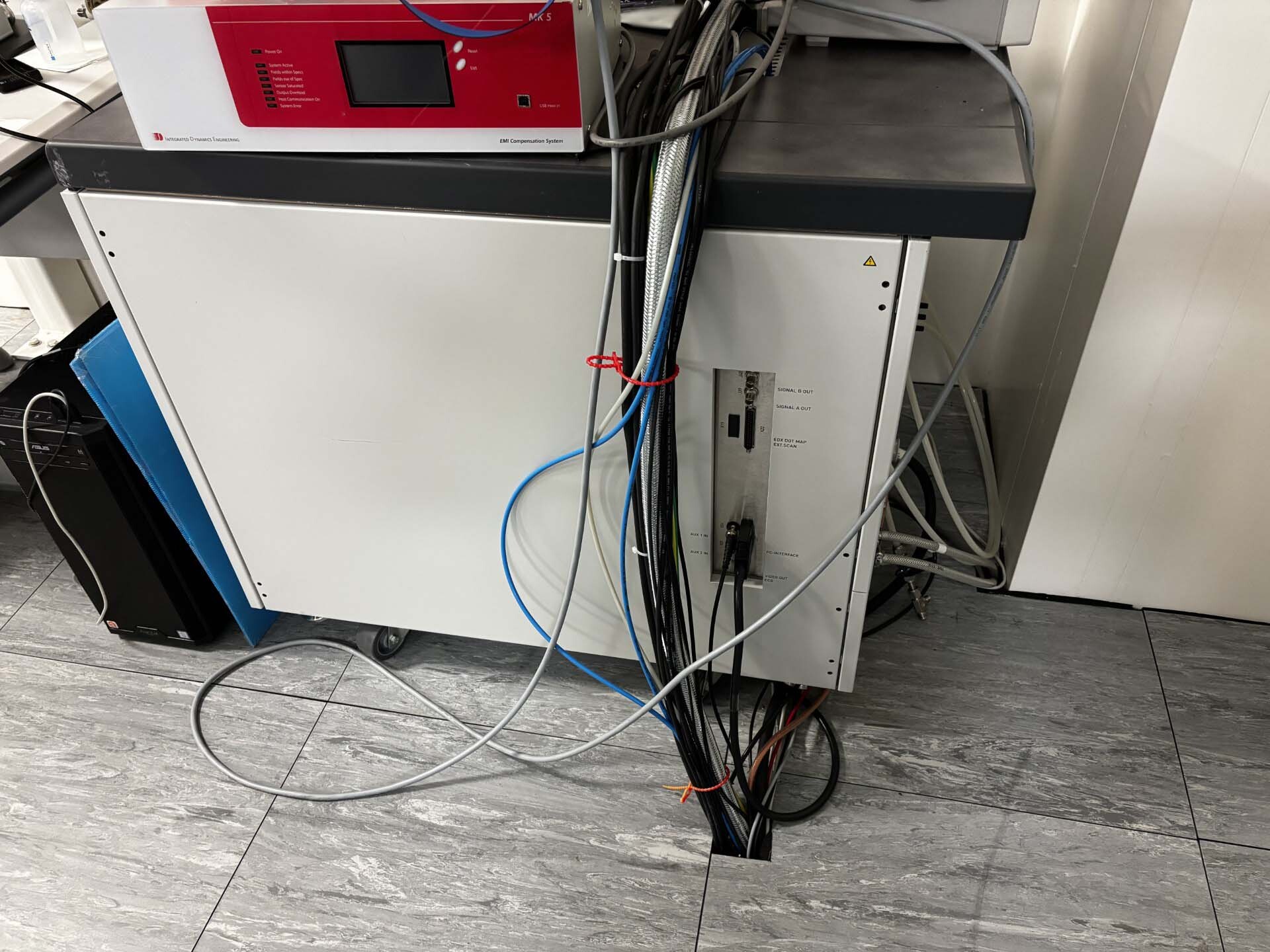 Foto Verwendet OMICRON NanoSAM Lab Zum Verkauf