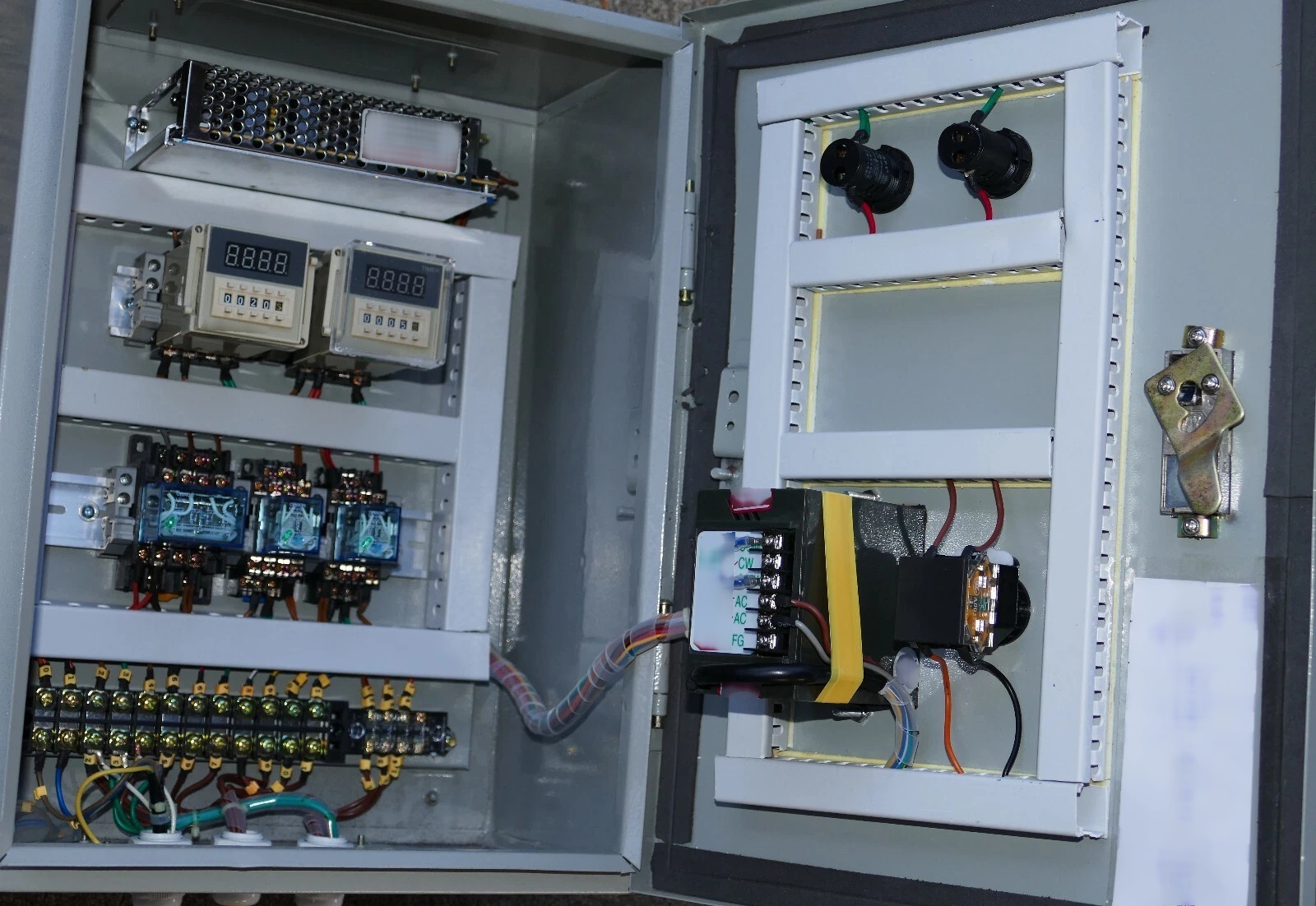 Photo Used OMRON Timer controller sequencers For Sale