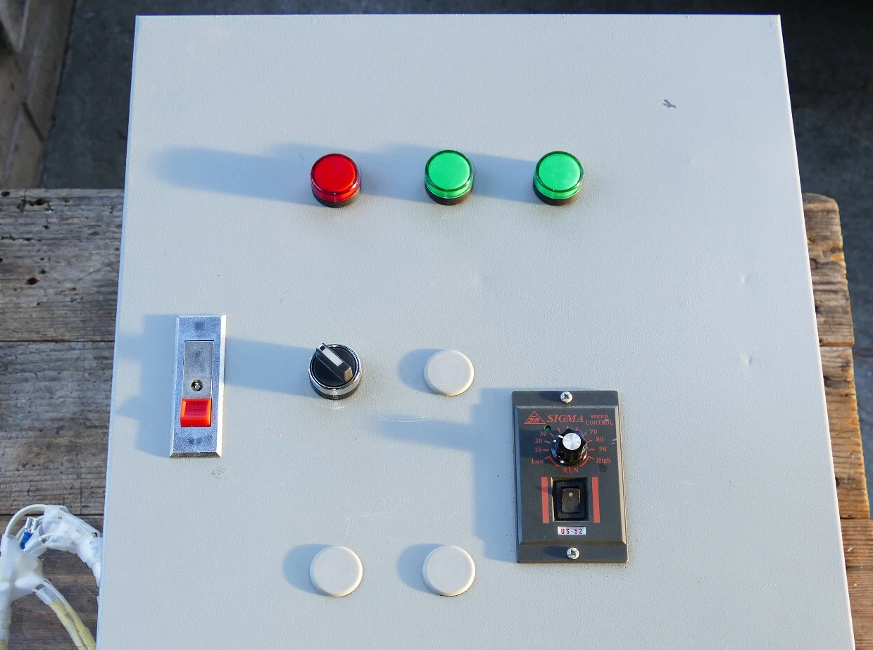 フォト（写真） 使用される OMRON Timer controller sequencers 販売のために