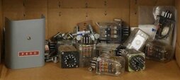 Photo Used OMRON Lot of spare parts For Sale