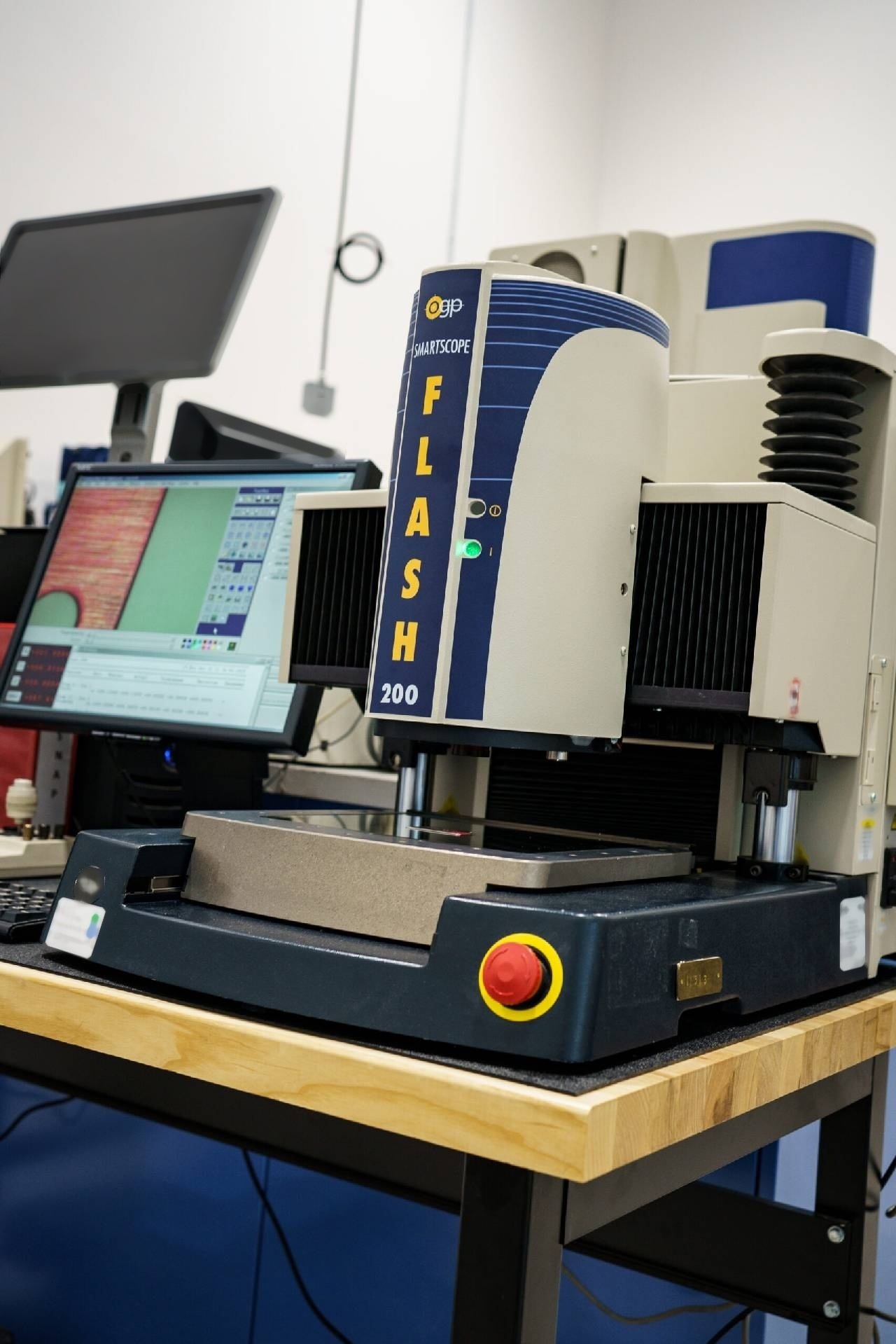 图为 已使用的 OPTICAL GAGING PRODUCTS / OGP SmartScope Flash 200 待售