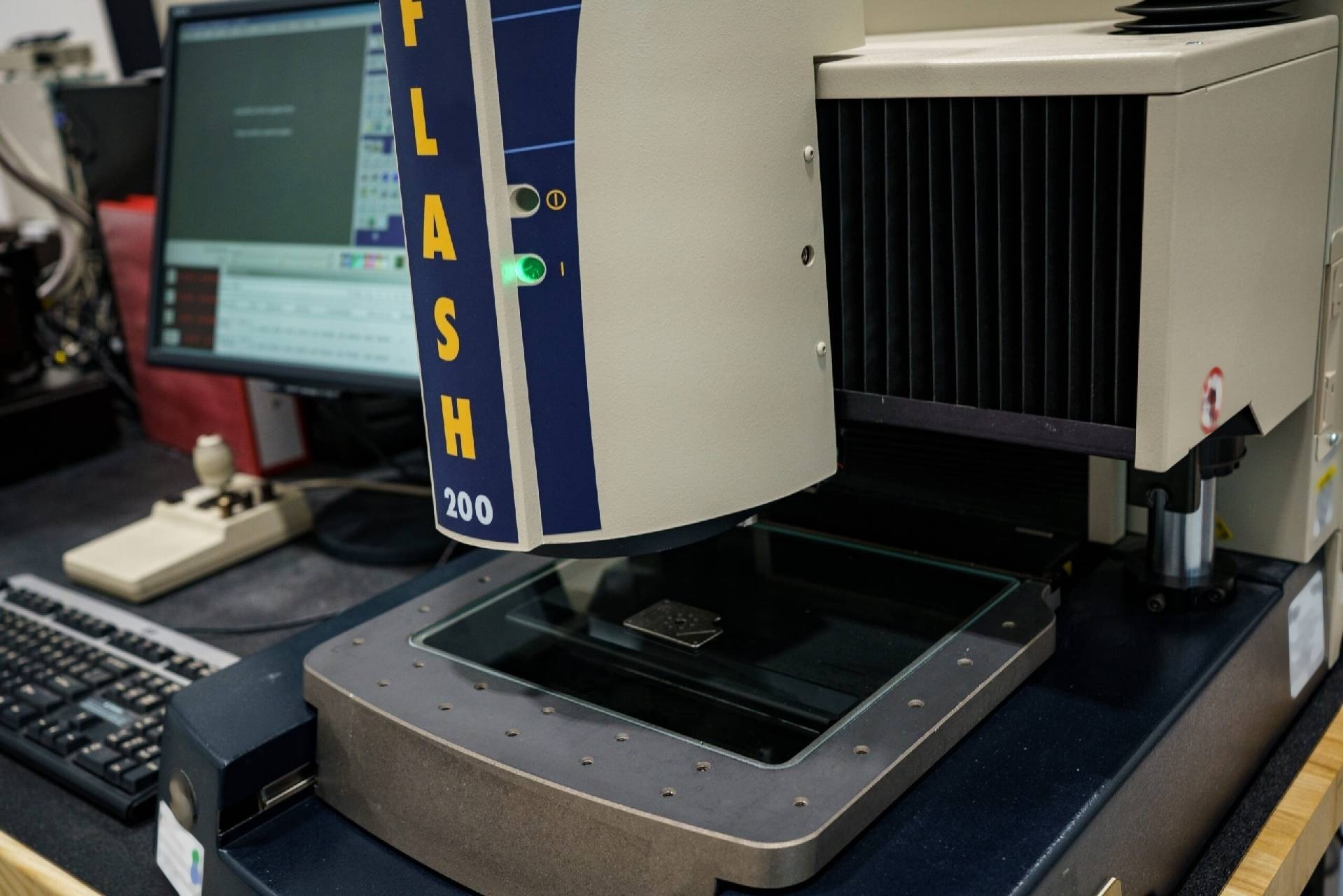 图为 已使用的 OPTICAL GAGING PRODUCTS / OGP SmartScope Flash 200 待售