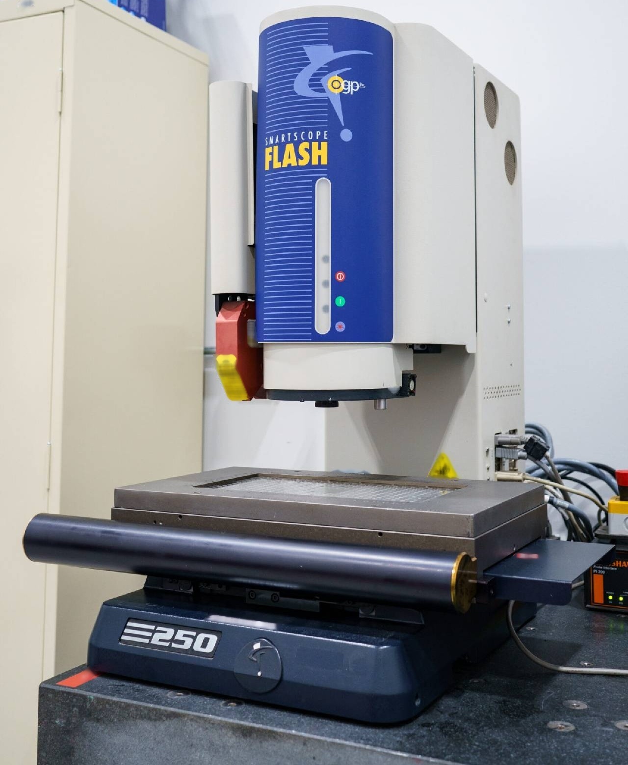 フォト（写真） 使用される OPTICAL GAGING PRODUCTS / OGP SmartScope Flash 250 販売のために