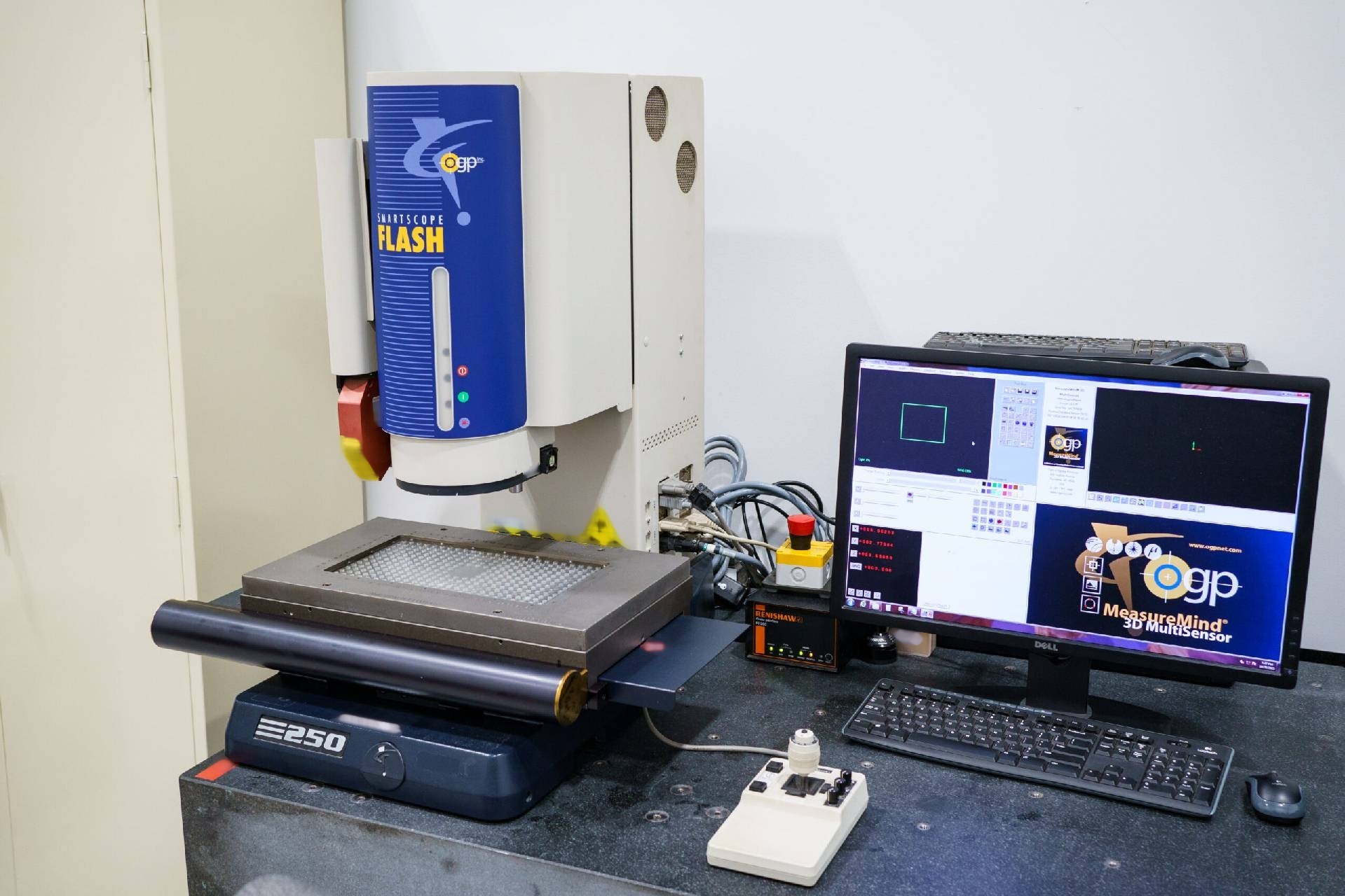 フォト（写真） 使用される OPTICAL GAGING PRODUCTS / OGP SmartScope Flash 250 販売のために
