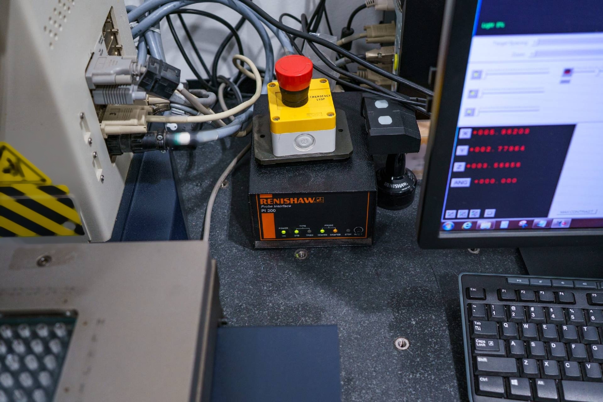 フォト（写真） 使用される OPTICAL GAGING PRODUCTS / OGP SmartScope Flash 250 販売のために