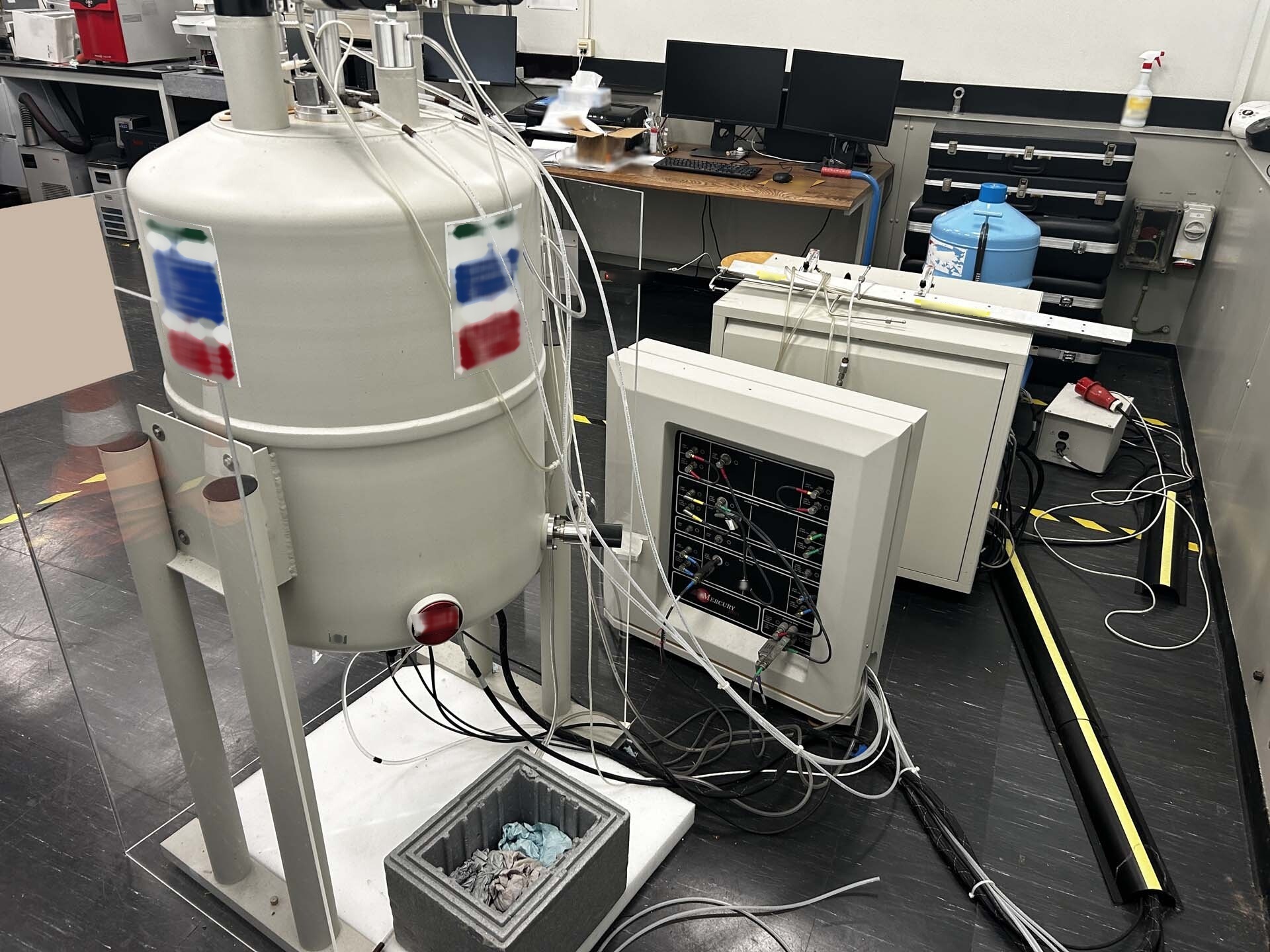 Photo Used OXFORD / VARIAN NMR 300 For Sale