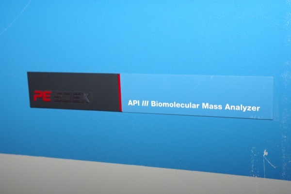 Photo Used APPLIED BIOSYSTEMS / ABI / MDS SCIEX API III For Sale