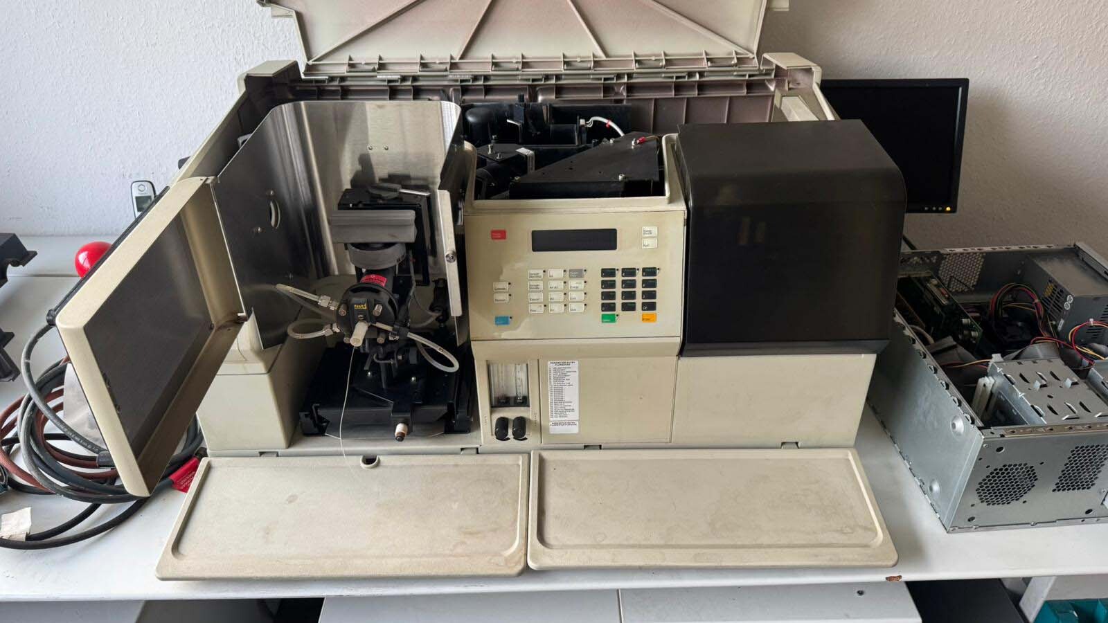 사진 사용됨 PERKIN ELMER AAnalyst 100 판매용