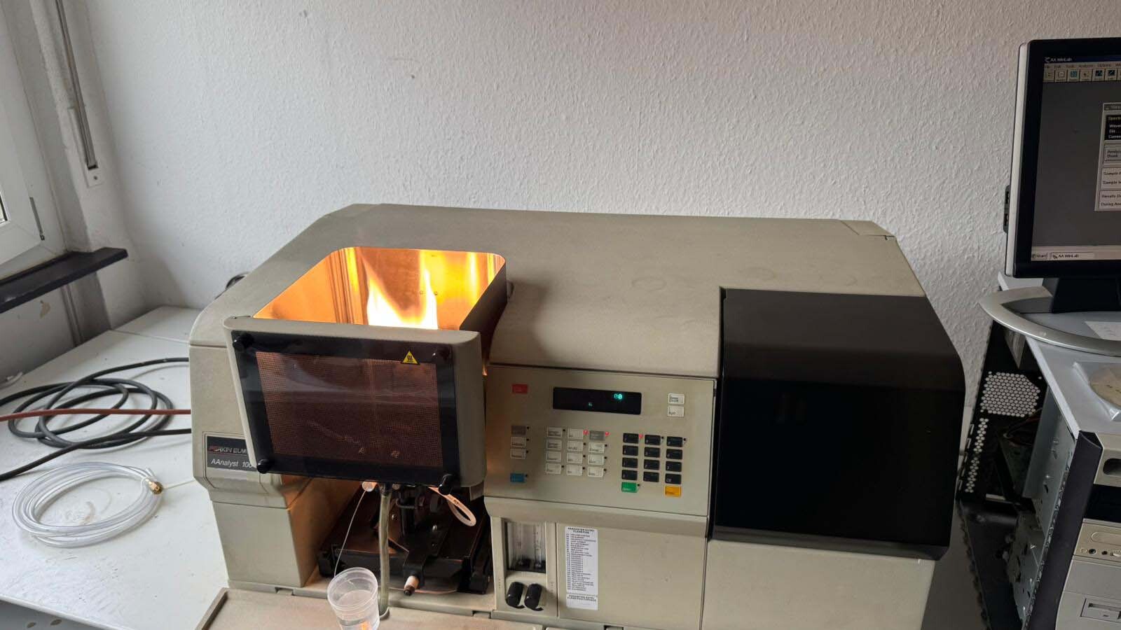 사진 사용됨 PERKIN ELMER AAnalyst 100 판매용