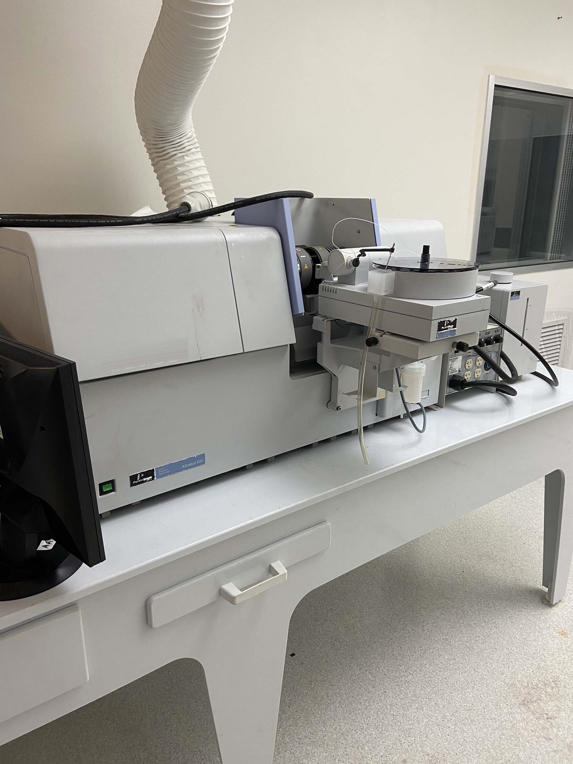 Photo Used PERKIN ELMER AAnalyst 600 For Sale