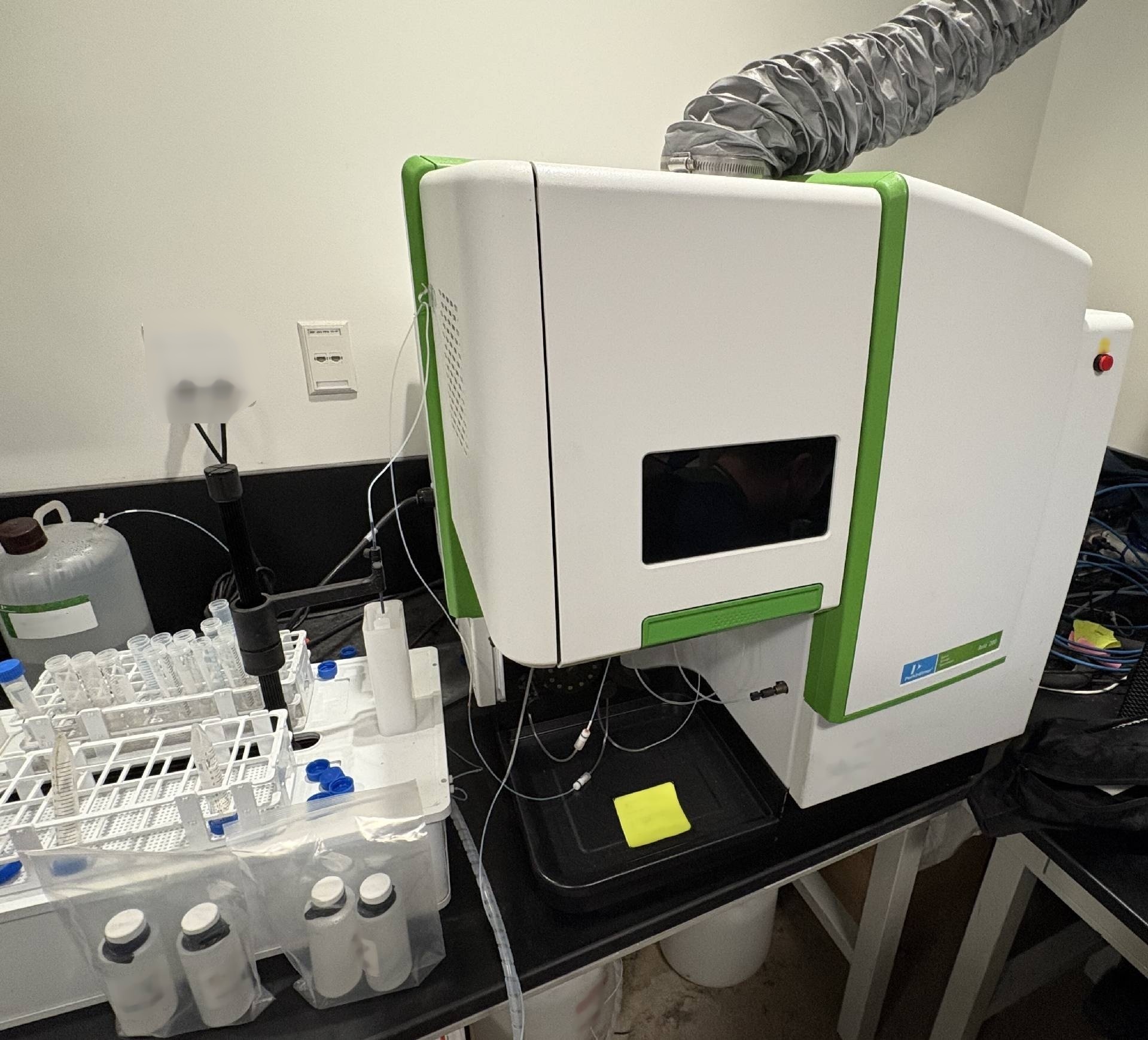 사진 사용됨 PERKIN ELMER Avio 200 판매용