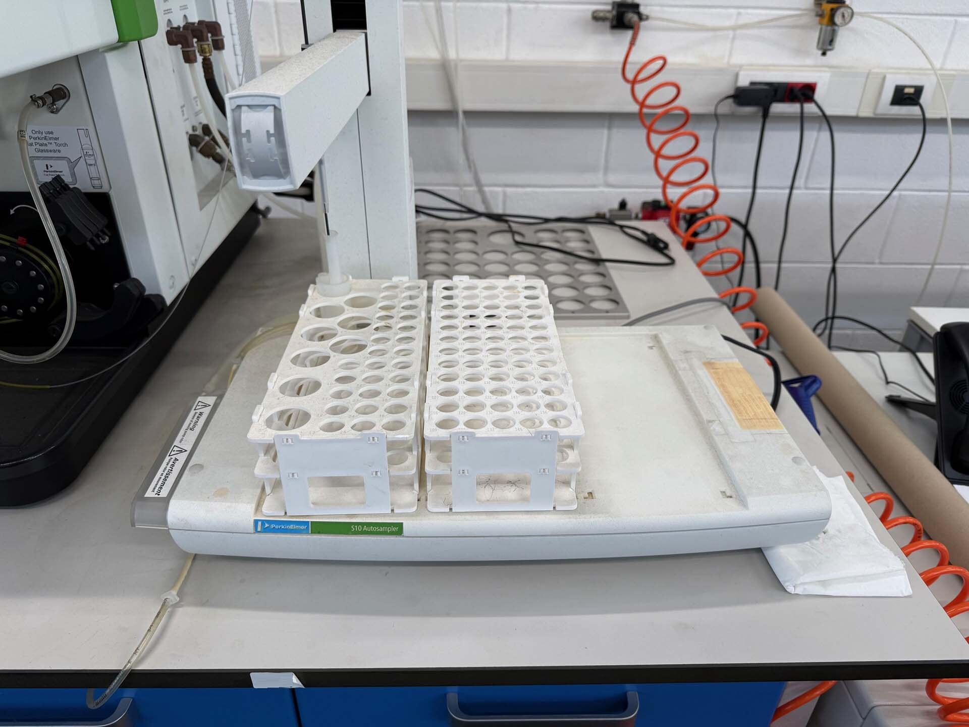 Photo Used PERKIN ELMER Avio 500 For Sale