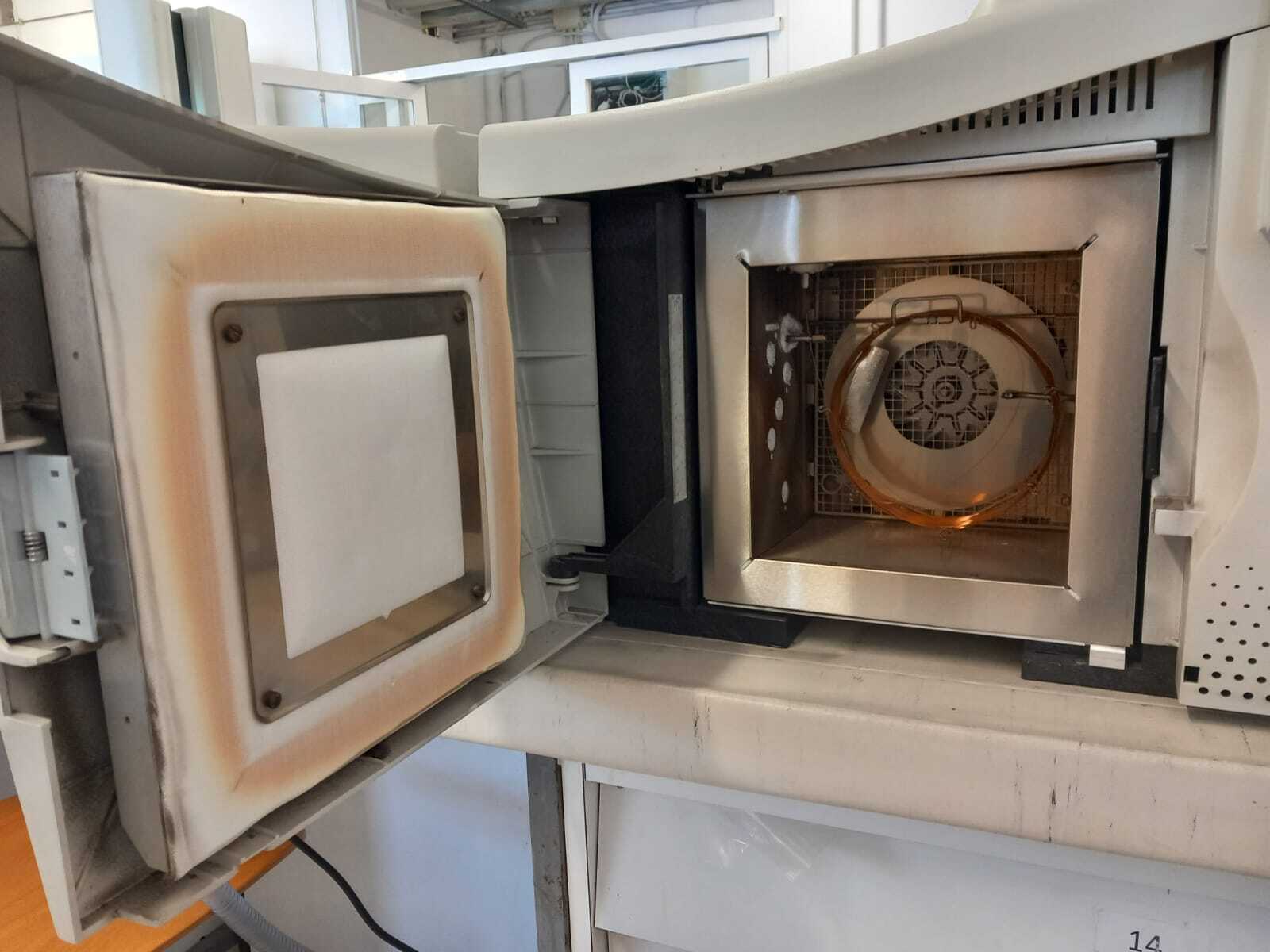 Photo Utilisé PERKIN ELMER Clarus 560 À vendre