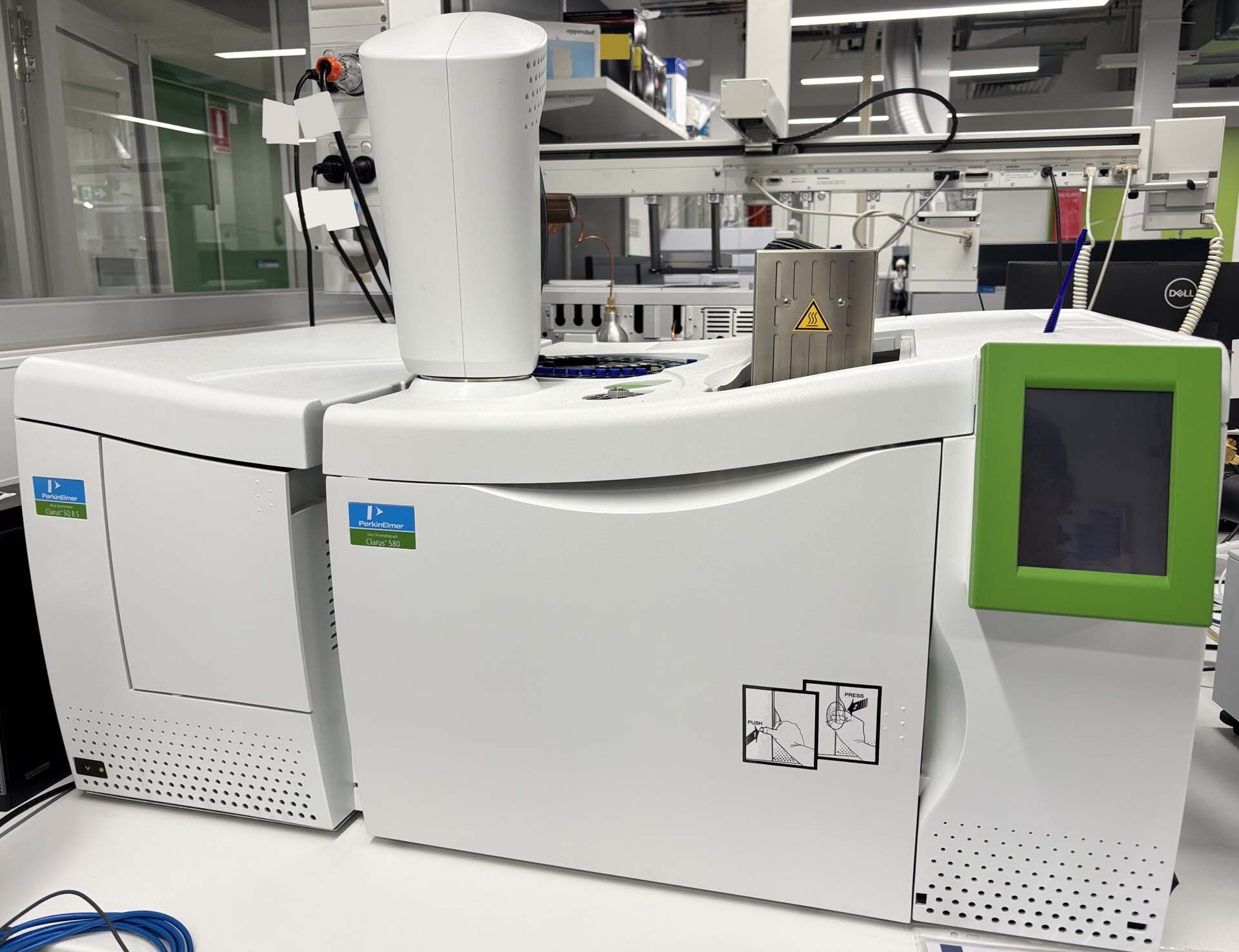 Photo Used PERKIN ELMER Clarus 580 For Sale