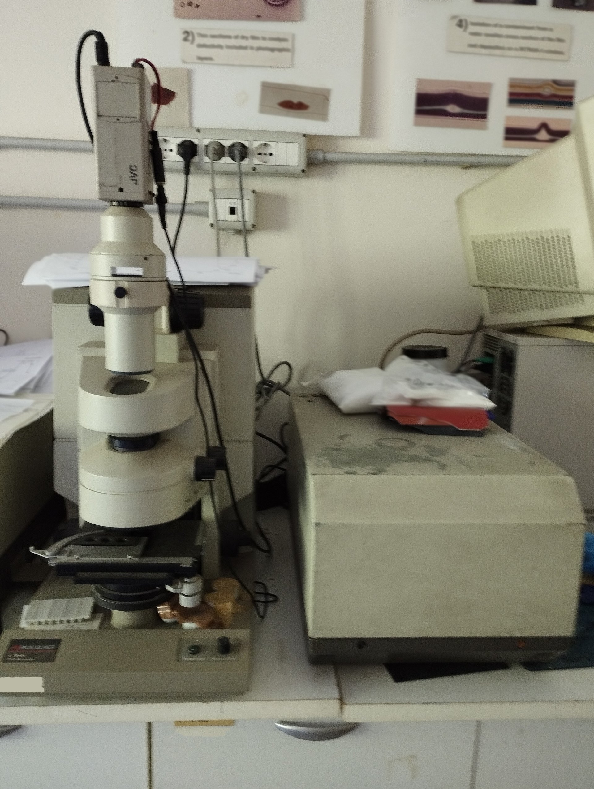 Photo Used PERKIN ELMER FTIR Spectrometer For Sale