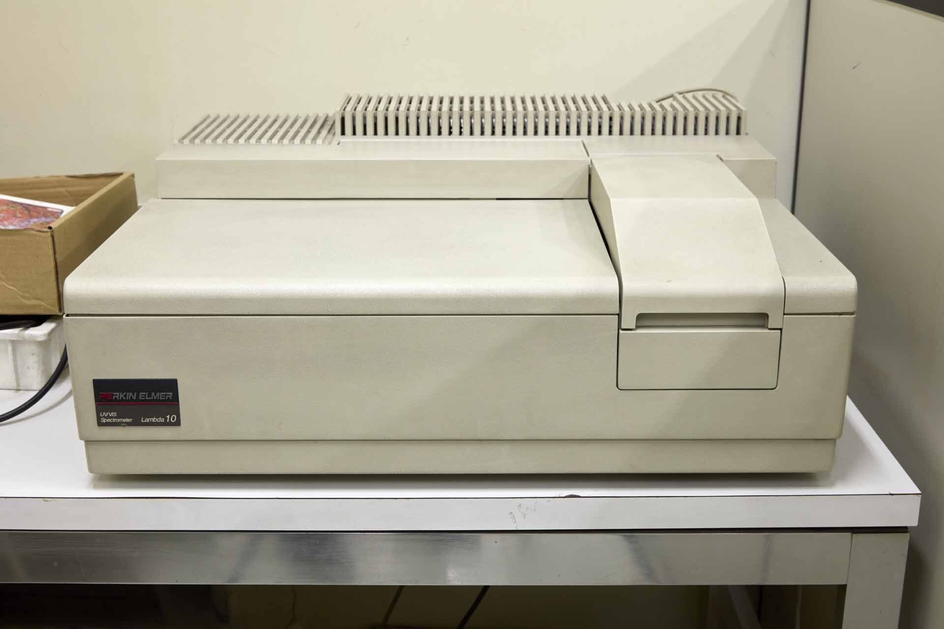 사진 사용됨 PERKIN ELMER Lambda 10 판매용