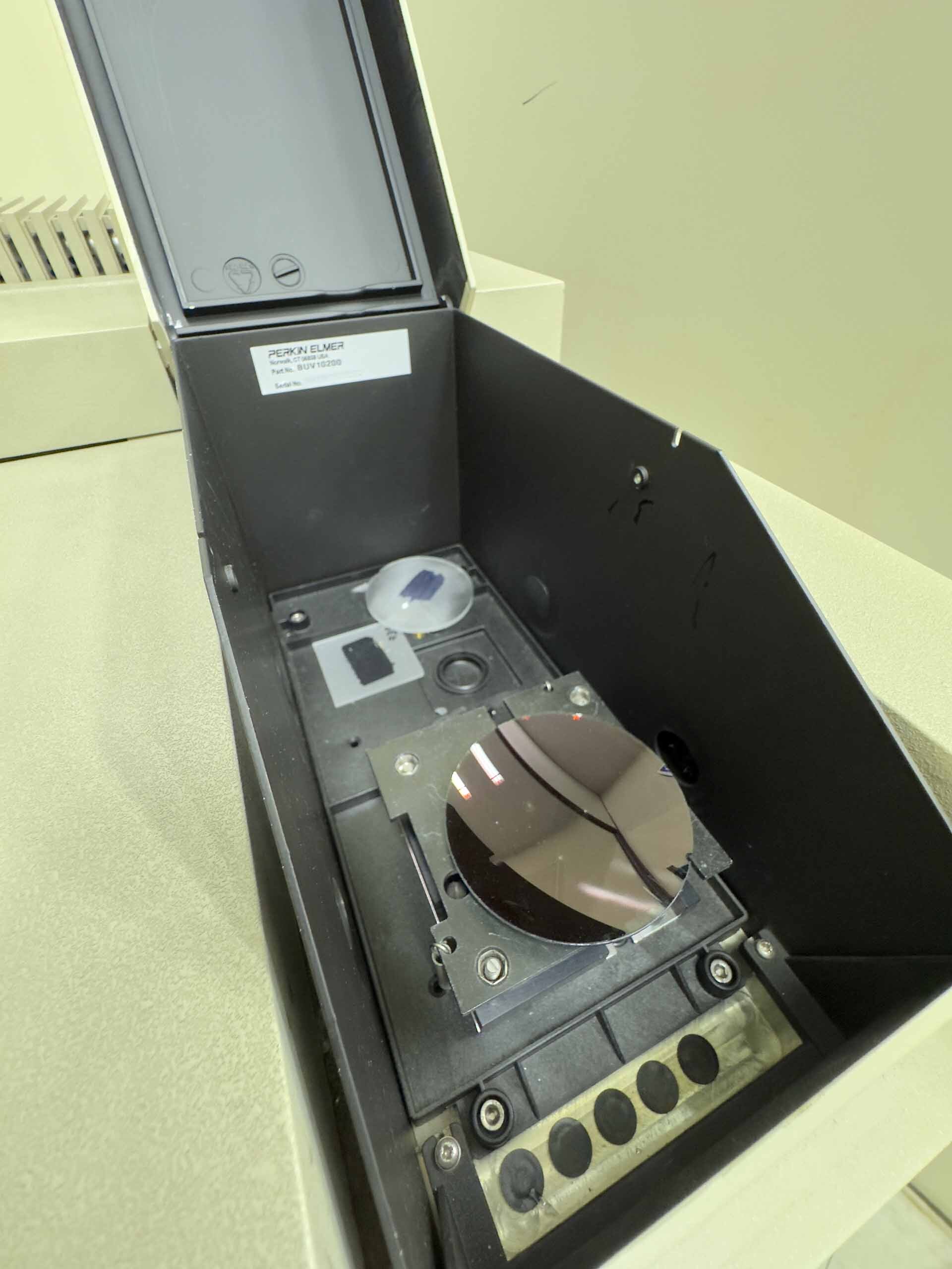 사진 사용됨 PERKIN ELMER Lambda 10 판매용