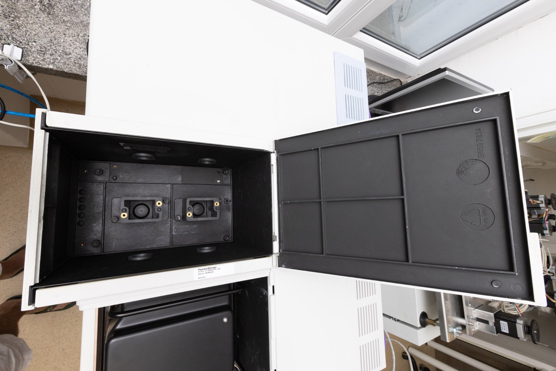 フォト（写真） 使用される PERKIN ELMER Lambda 900 販売のために