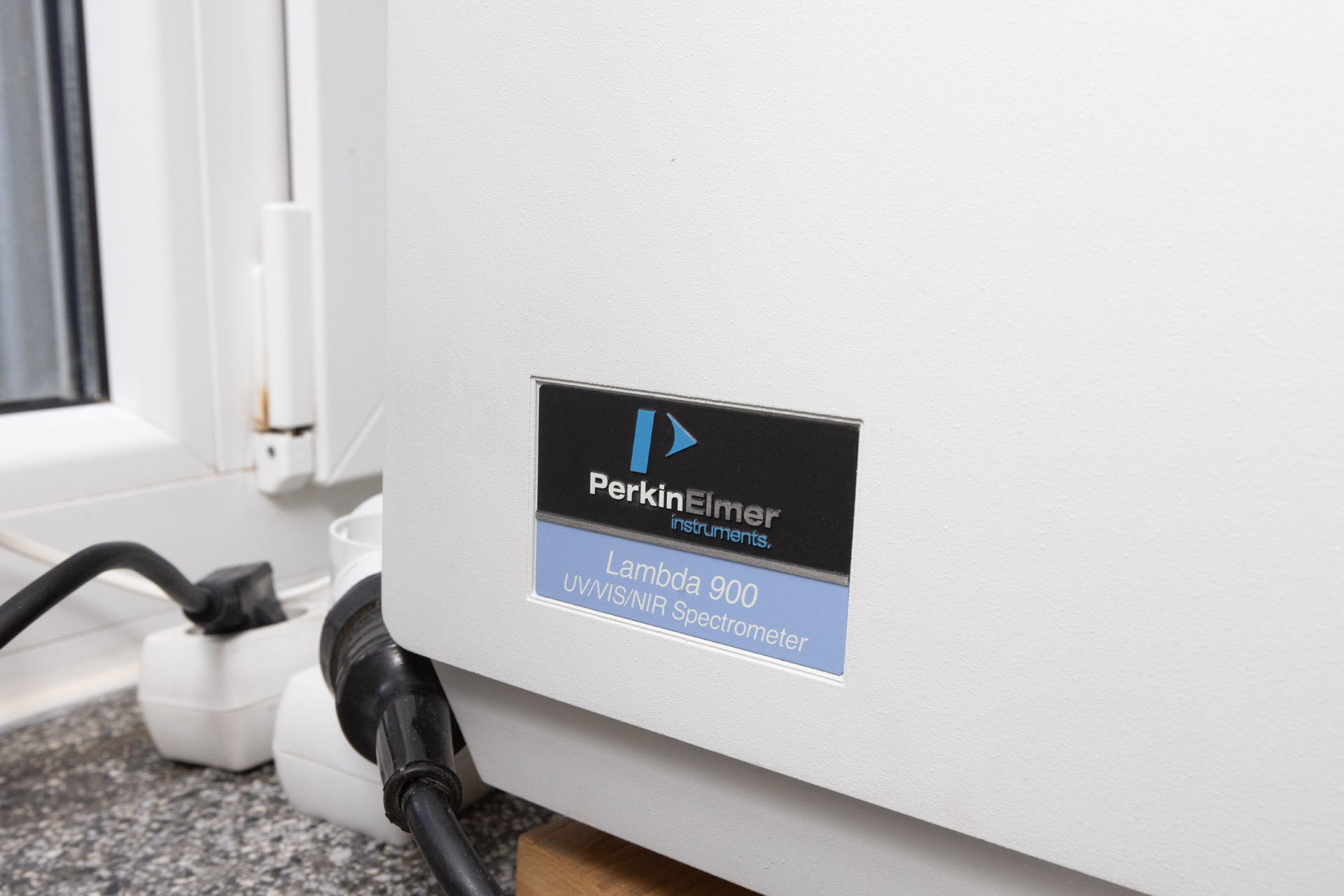 フォト（写真） 使用される PERKIN ELMER Lambda 900 販売のために