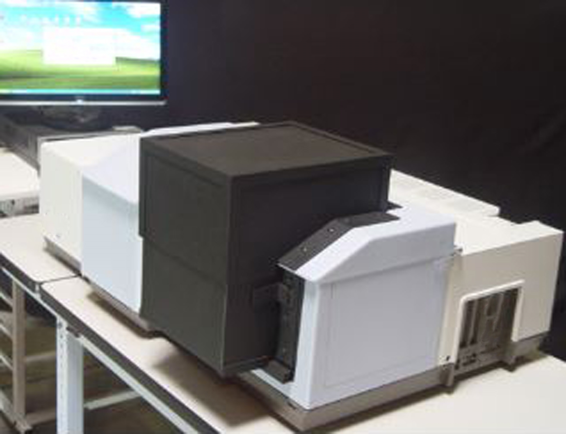 Photo Used PERKIN ELMER Lambda 900 For Sale