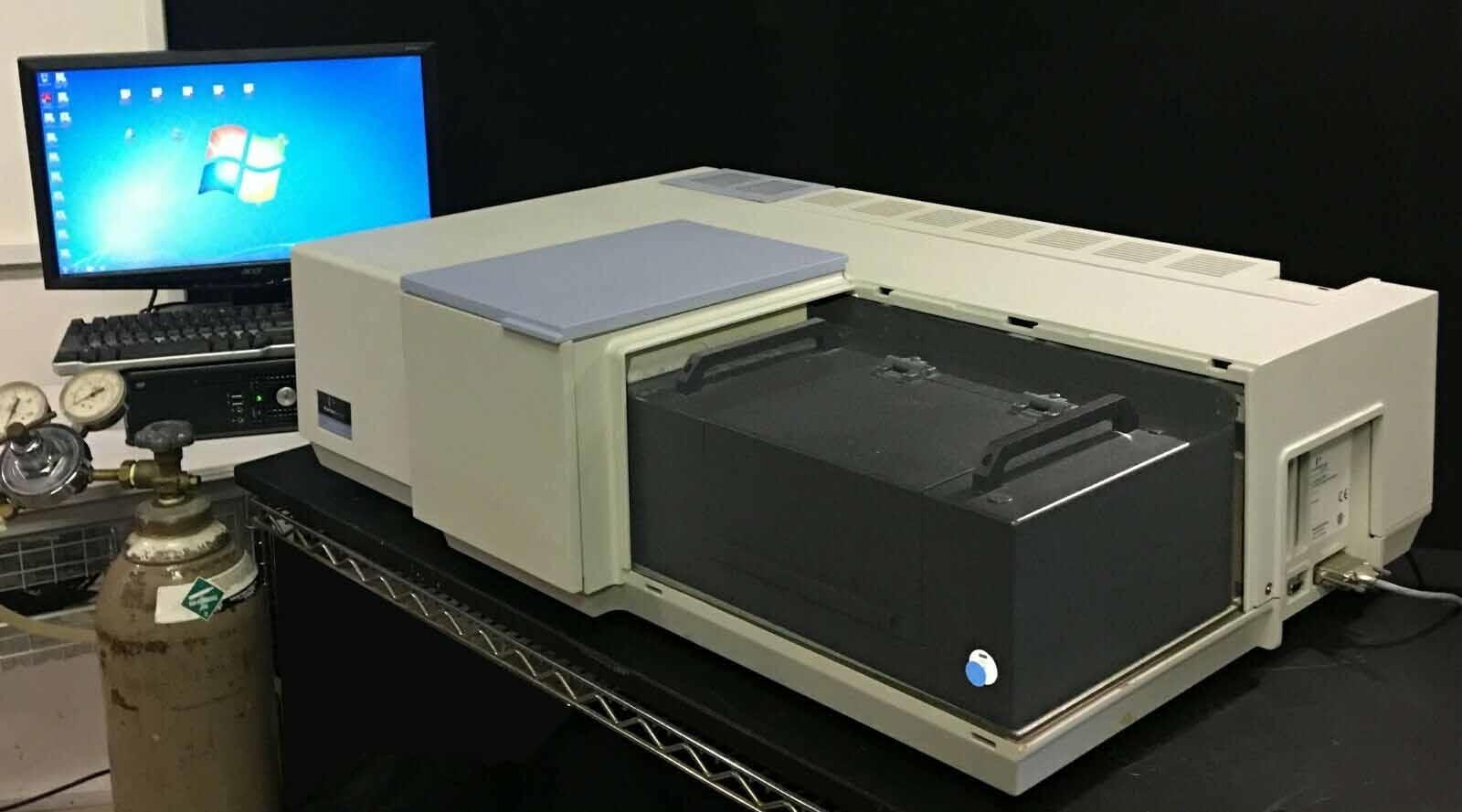 Photo Used PERKIN ELMER Lambda 900 For Sale