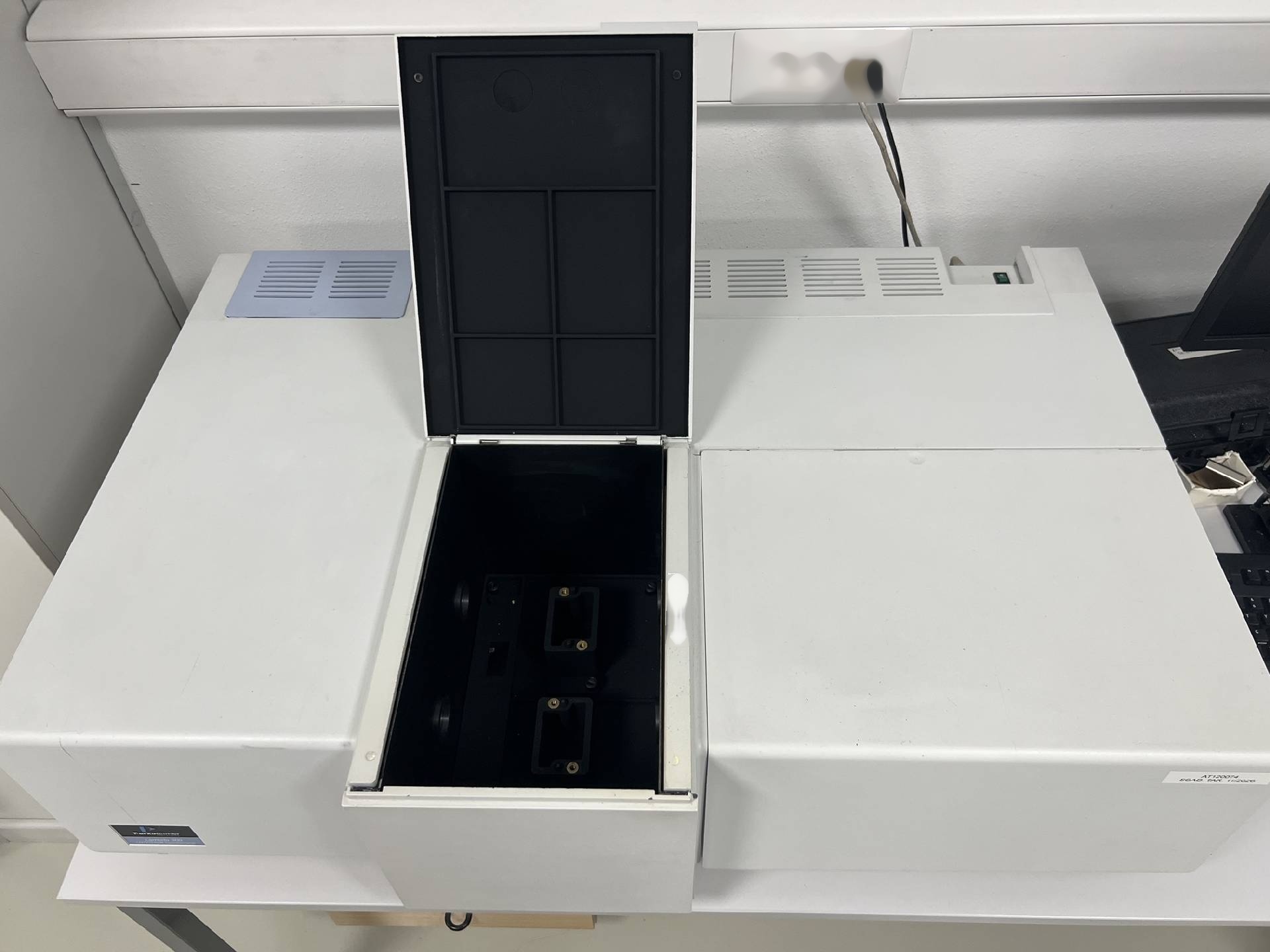 图为 已使用的 PERKIN ELMER Lambda 900 待售