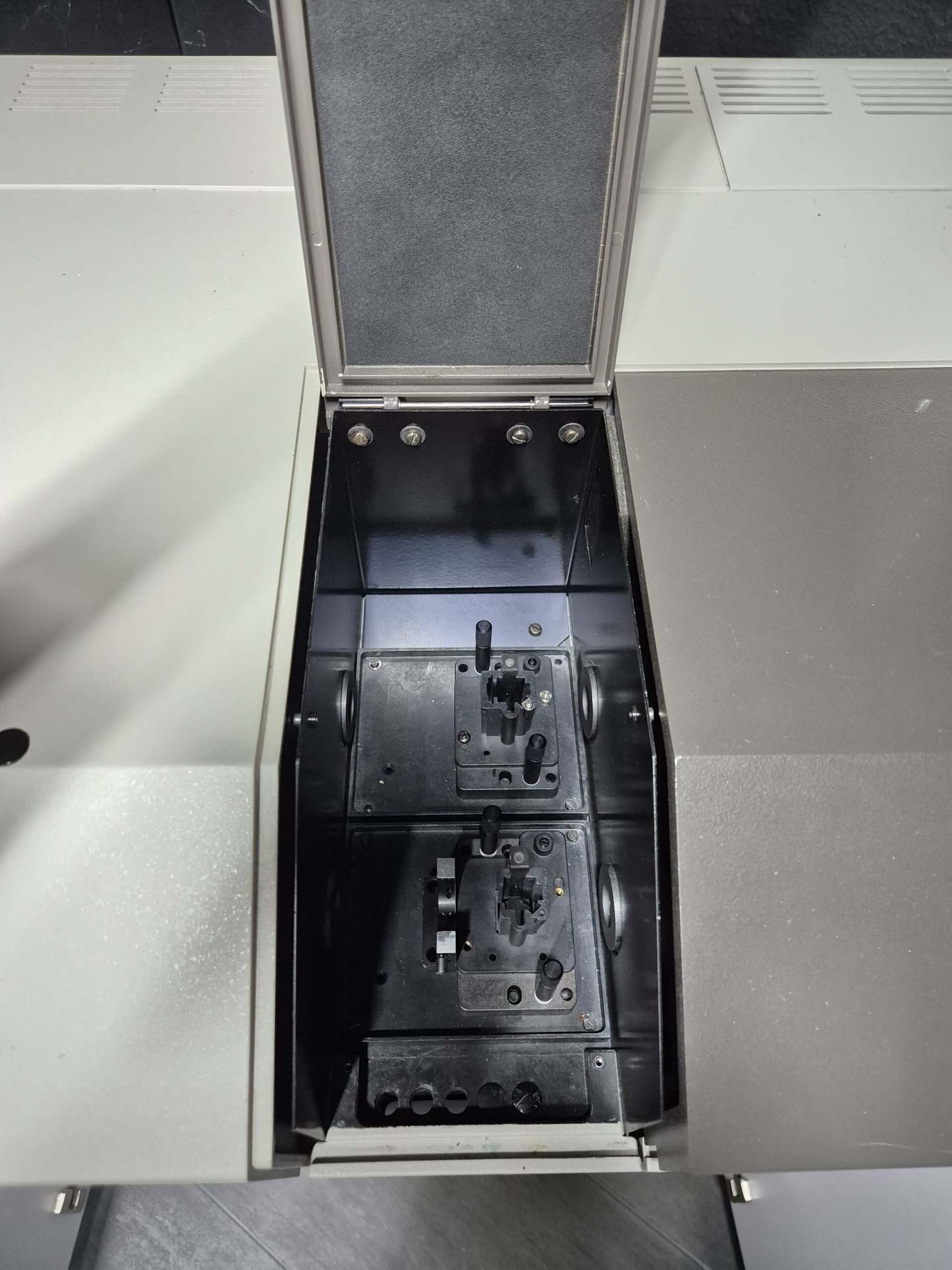 Photo Used PERKIN ELMER Lambda 9 For Sale