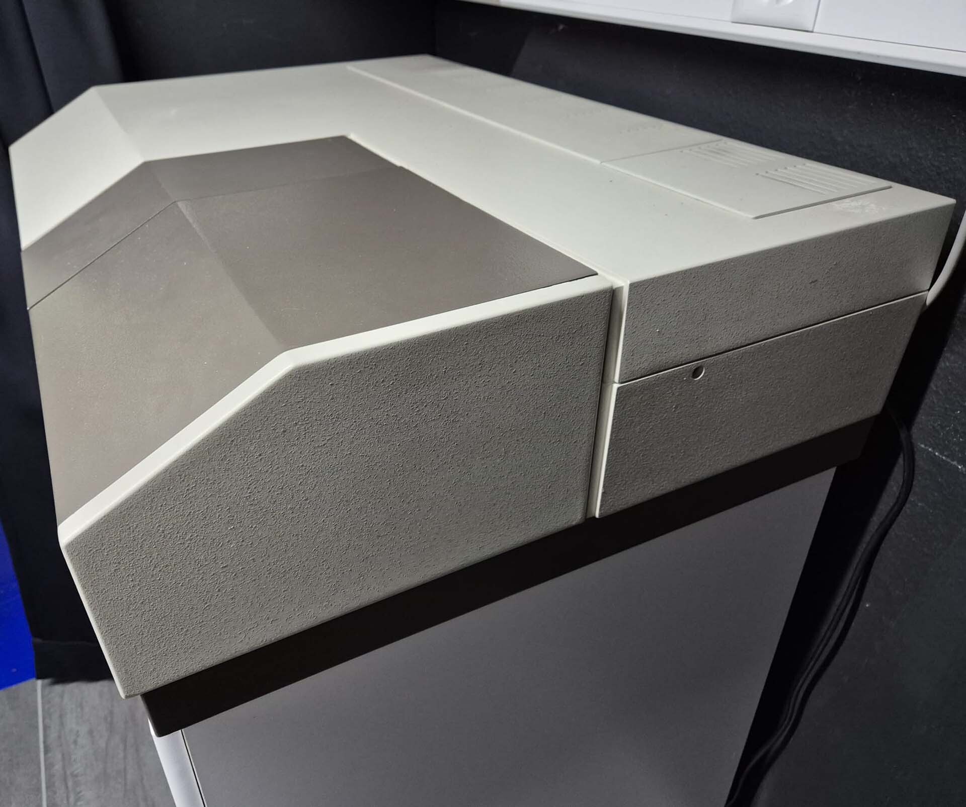 Photo Used PERKIN ELMER Lambda 9 For Sale