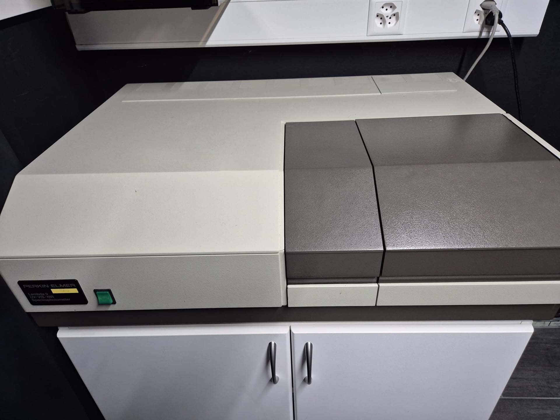 Photo Used PERKIN ELMER Lambda 9 For Sale