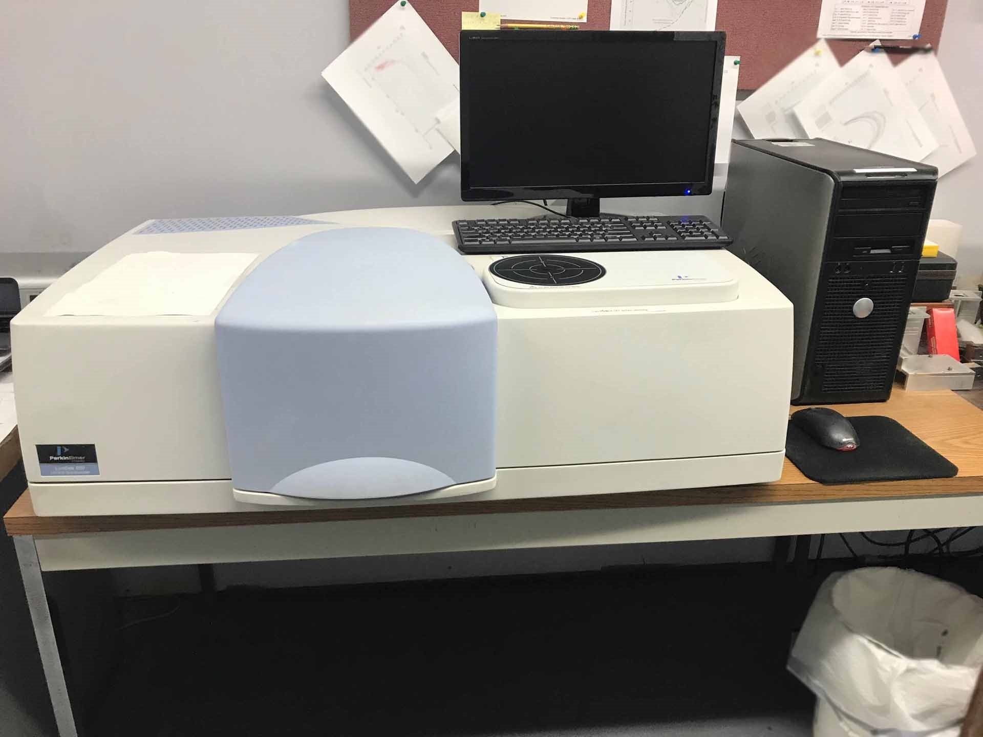 Photo Used PERKIN ELMER Lambda 950 For Sale