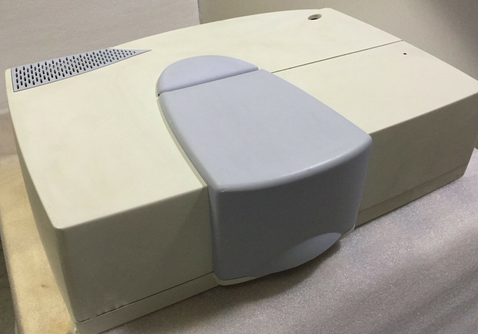 Photo Used PERKIN ELMER Lambda 950 For Sale