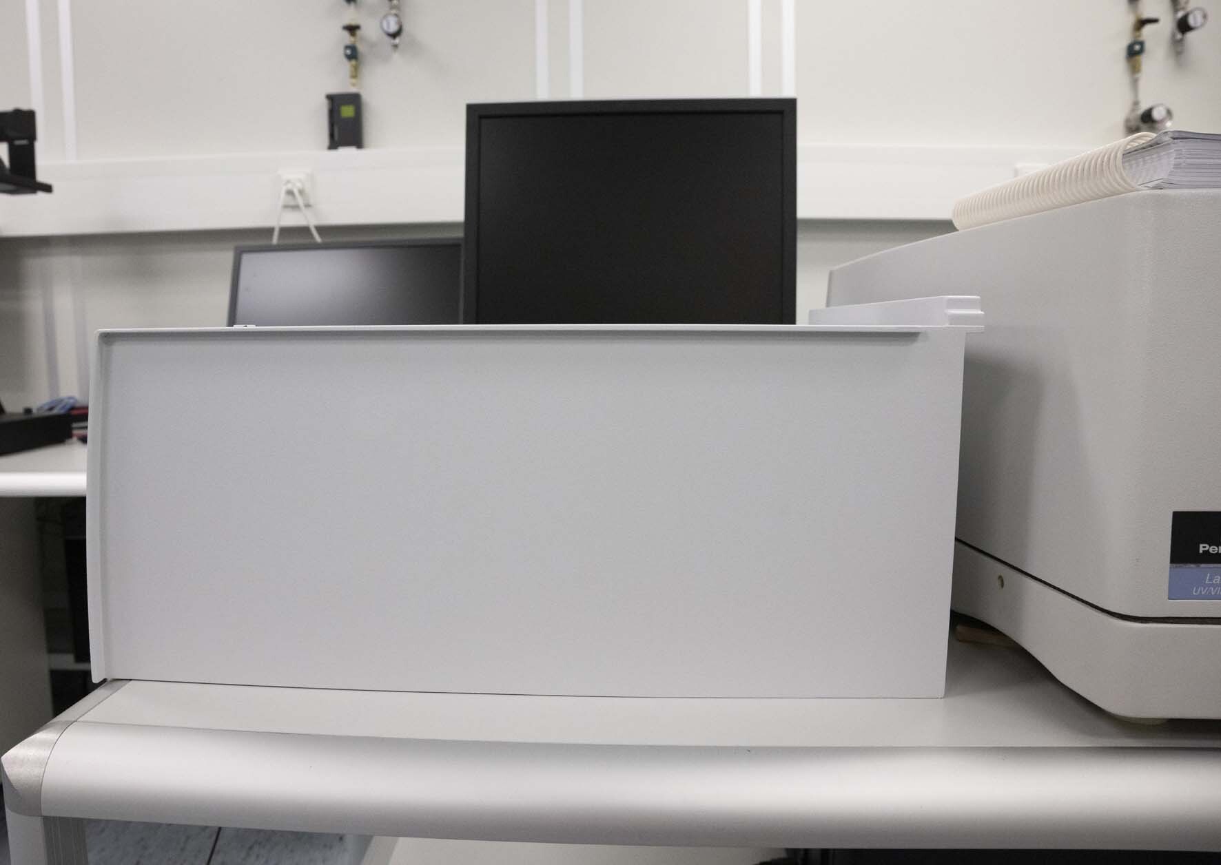 Photo Used PERKIN ELMER Lambda 950 For Sale