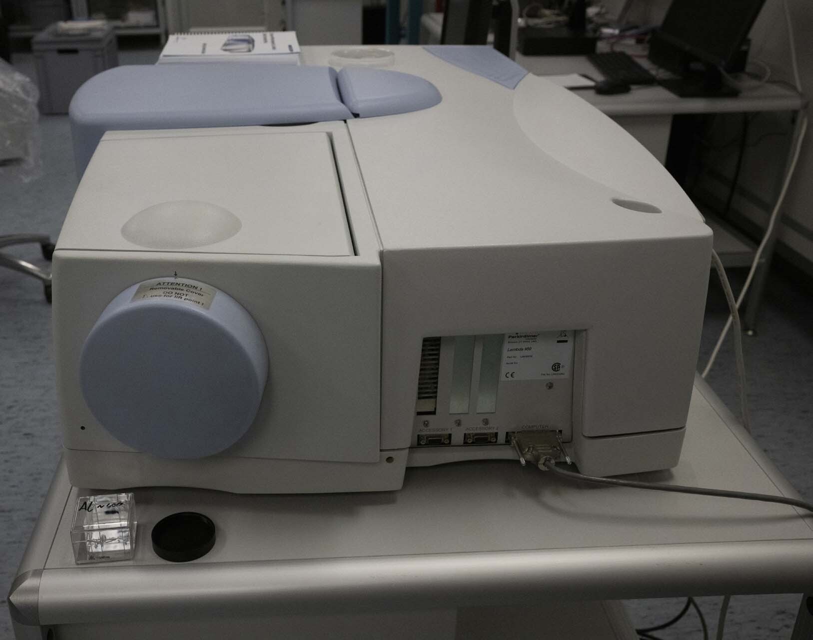 Photo Used PERKIN ELMER Lambda 950 For Sale