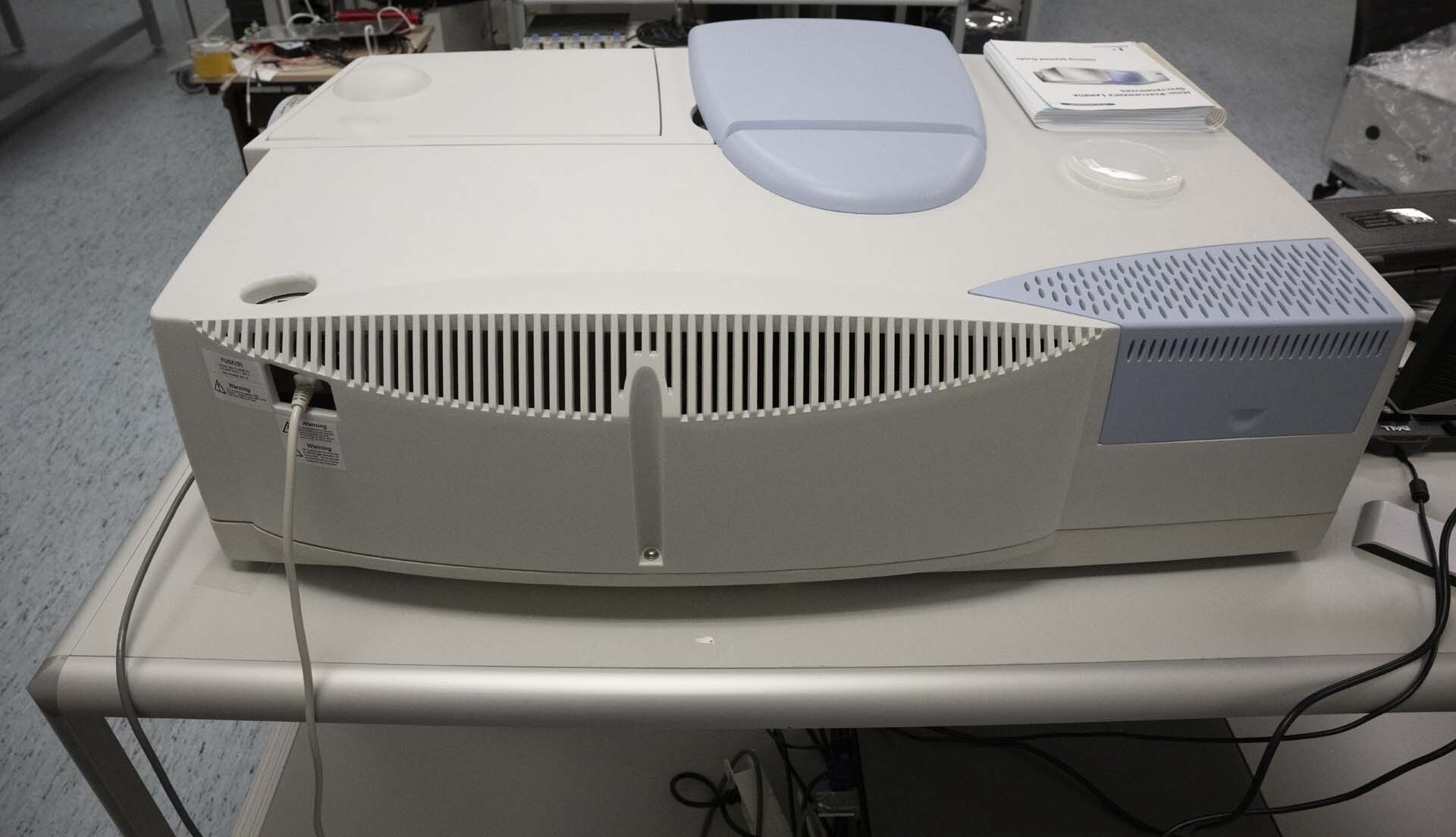 Photo Used PERKIN ELMER Lambda 950 For Sale