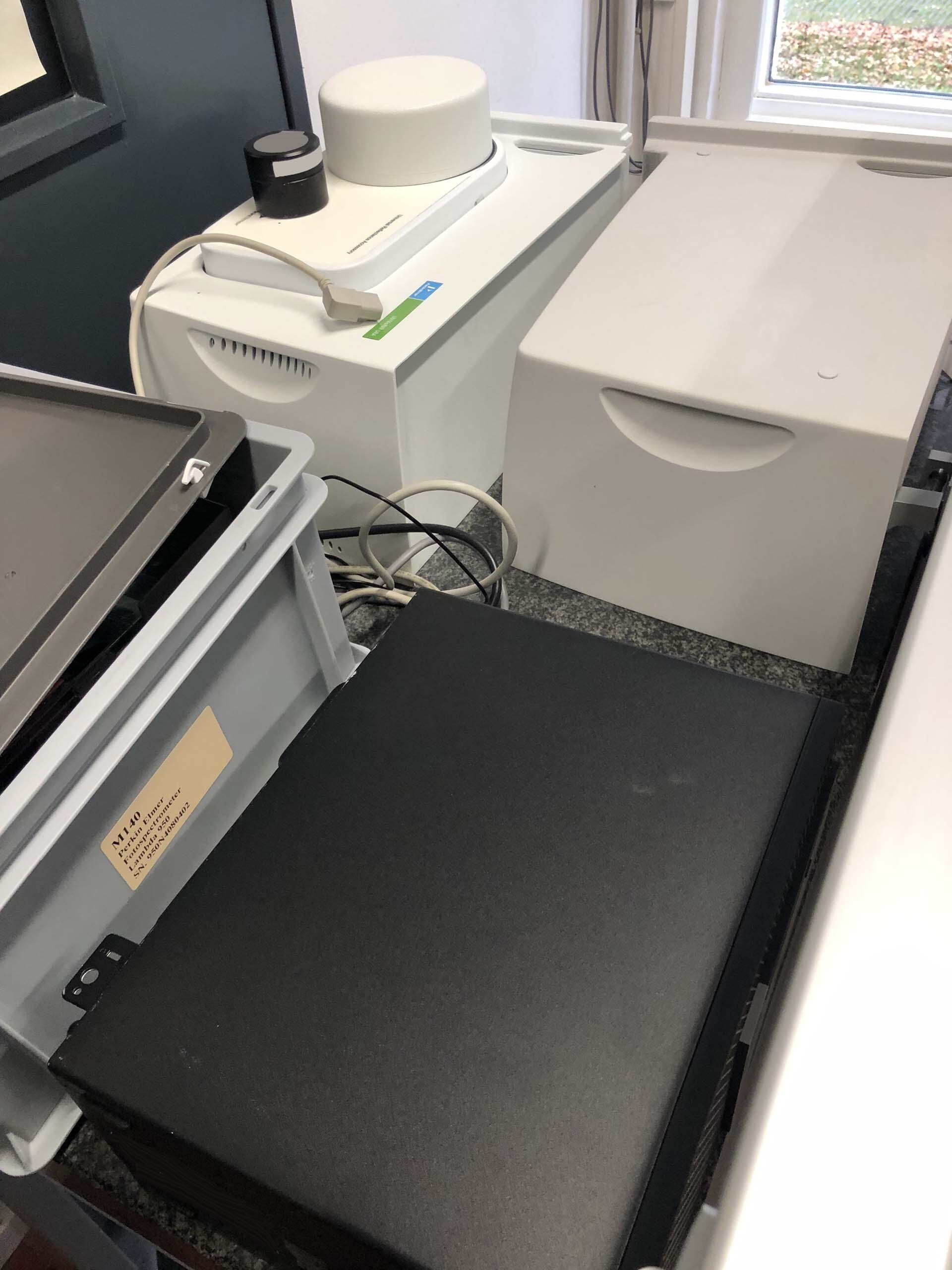 フォト（写真） 使用される PERKIN ELMER Lambda 950 販売のために