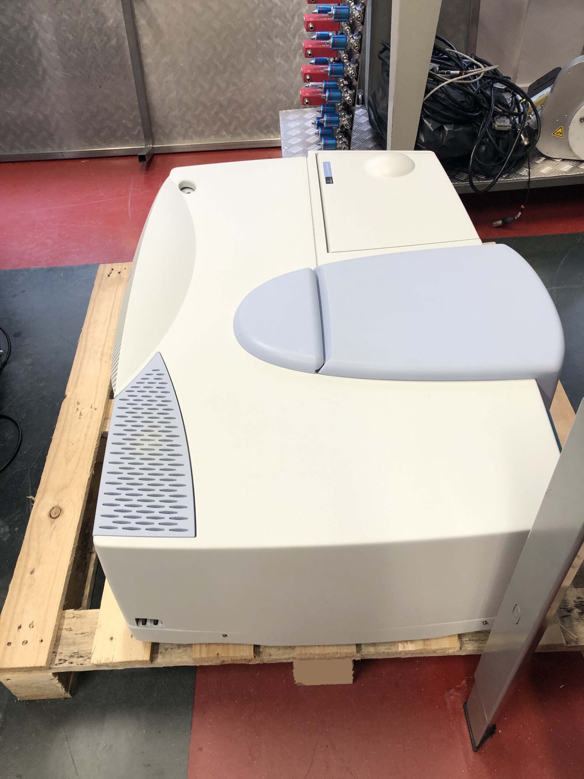 フォト（写真） 使用される PERKIN ELMER Lambda 950 販売のために