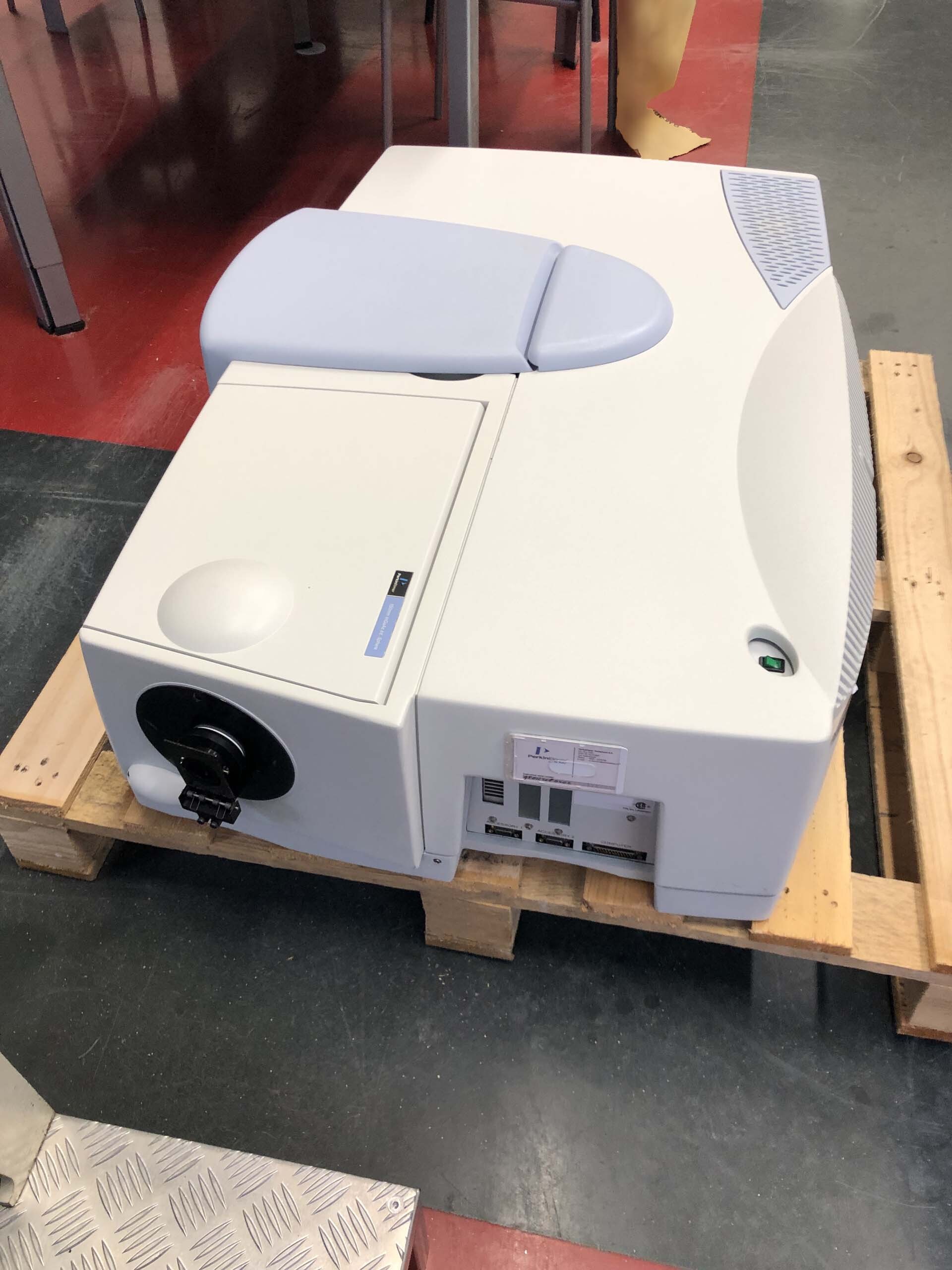 フォト（写真） 使用される PERKIN ELMER Lambda 950 販売のために