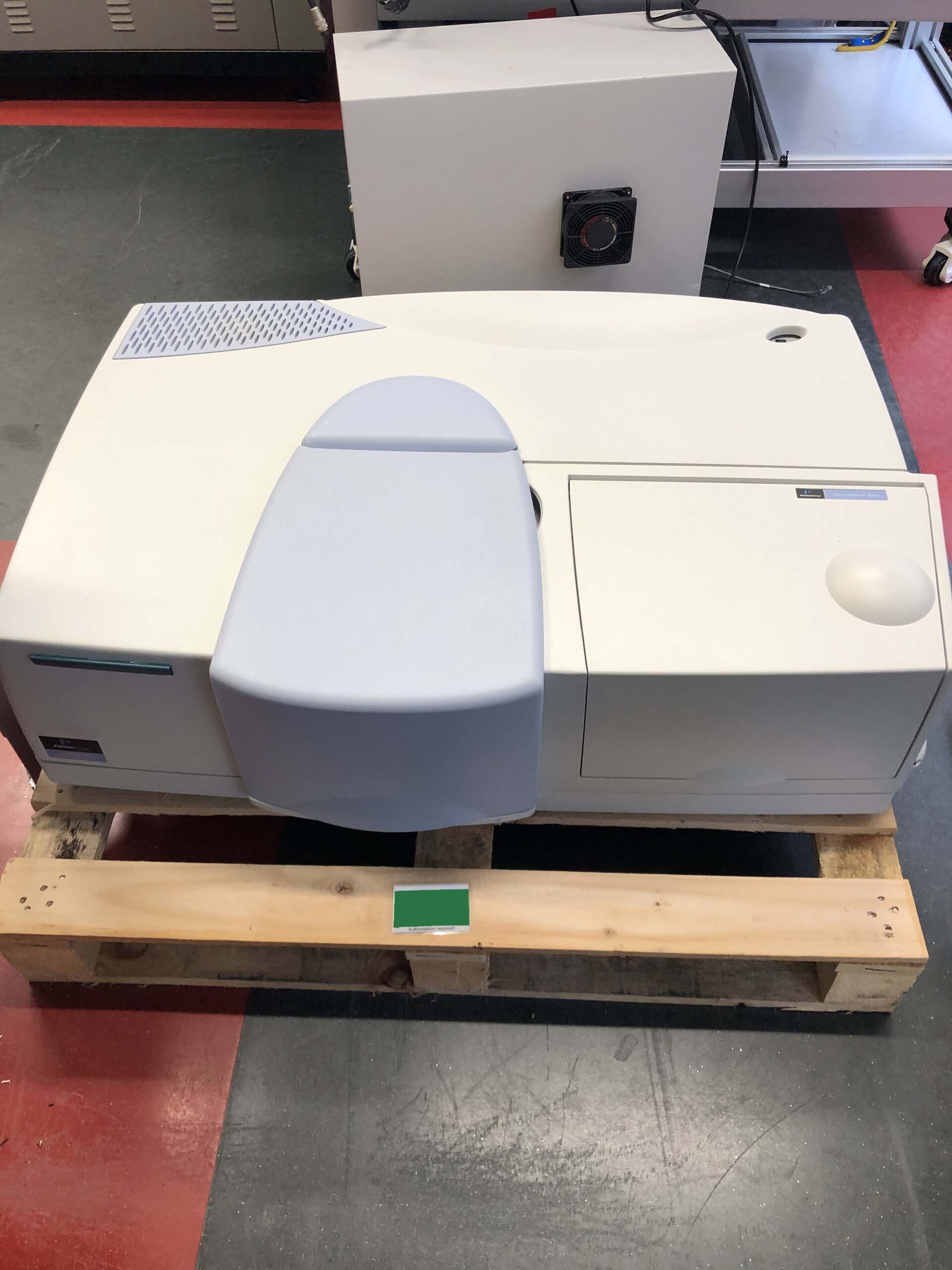 フォト（写真） 使用される PERKIN ELMER Lambda 950 販売のために
