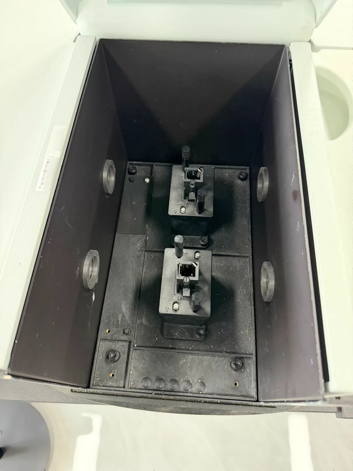 Photo Used PERKIN ELMER Lambda 950 For Sale
