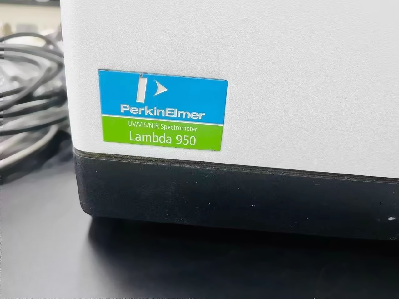 Photo Used PERKIN ELMER Lambda 950 For Sale