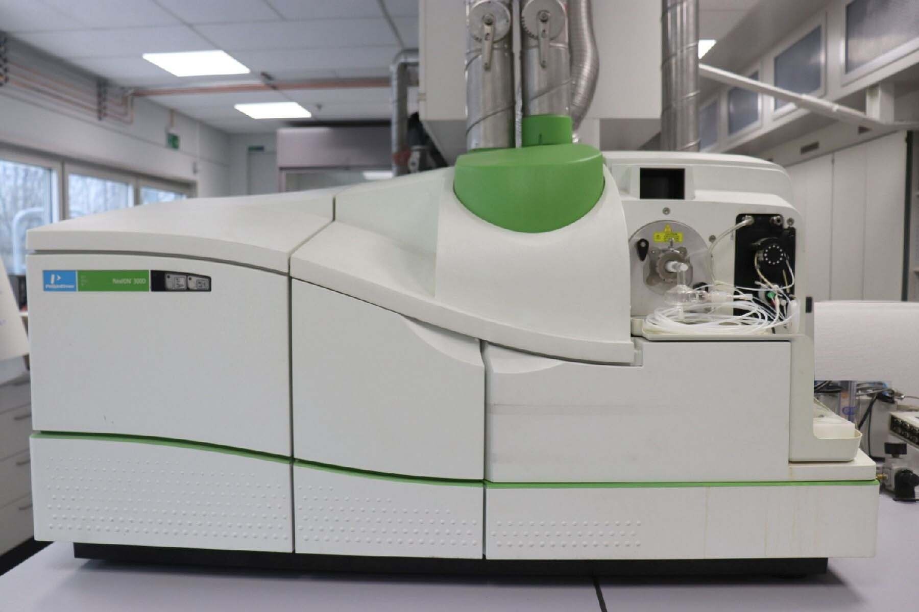 Photo Used PERKIN ELMER NexION 300D For Sale