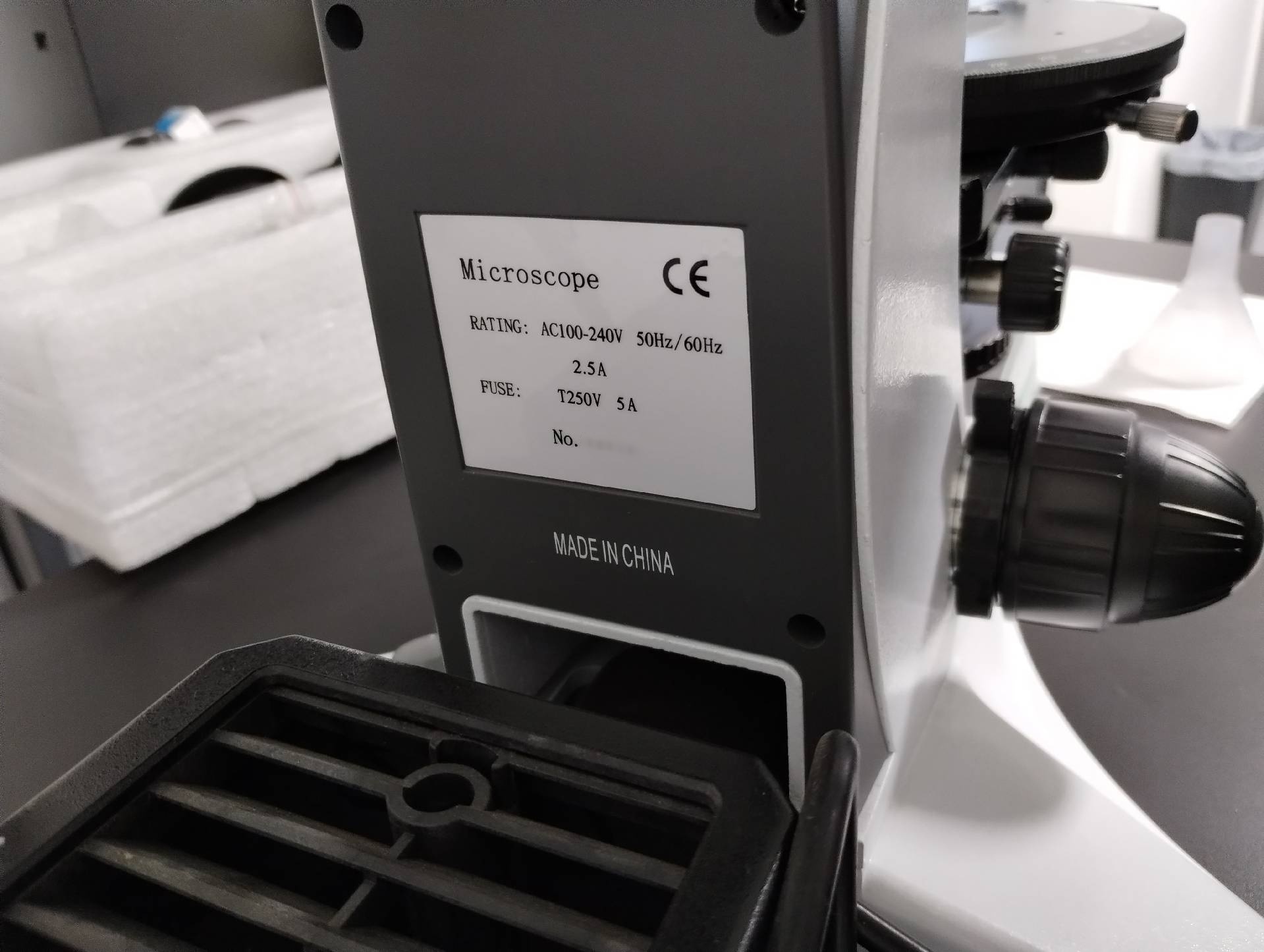 Foto Verwendet PERKIN ELMER Optical microscope Zum Verkauf