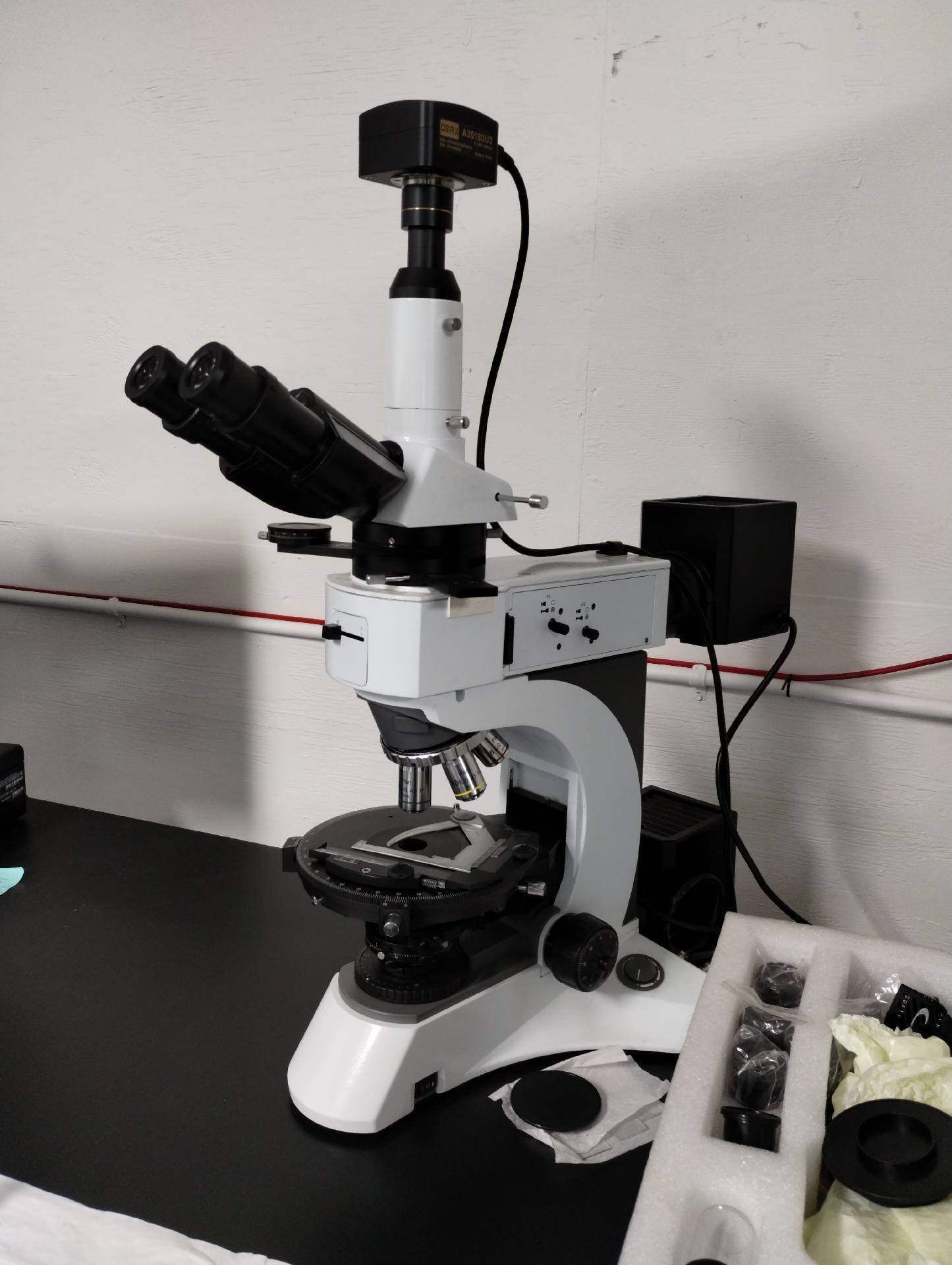 Foto Verwendet PERKIN ELMER Optical microscope Zum Verkauf