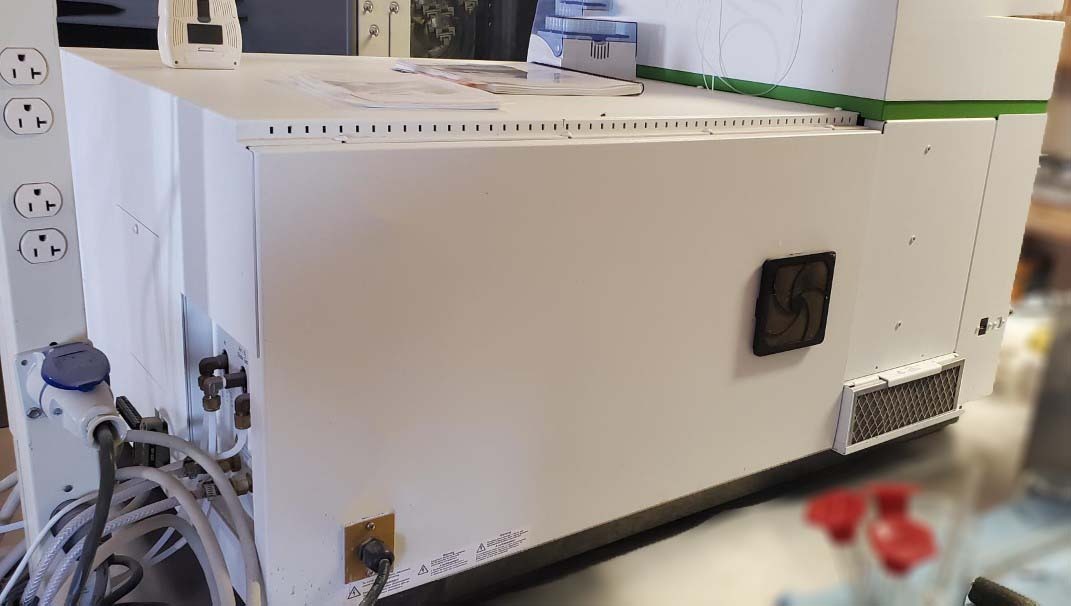 Photo Used PERKIN ELMER Optima 8000 For Sale